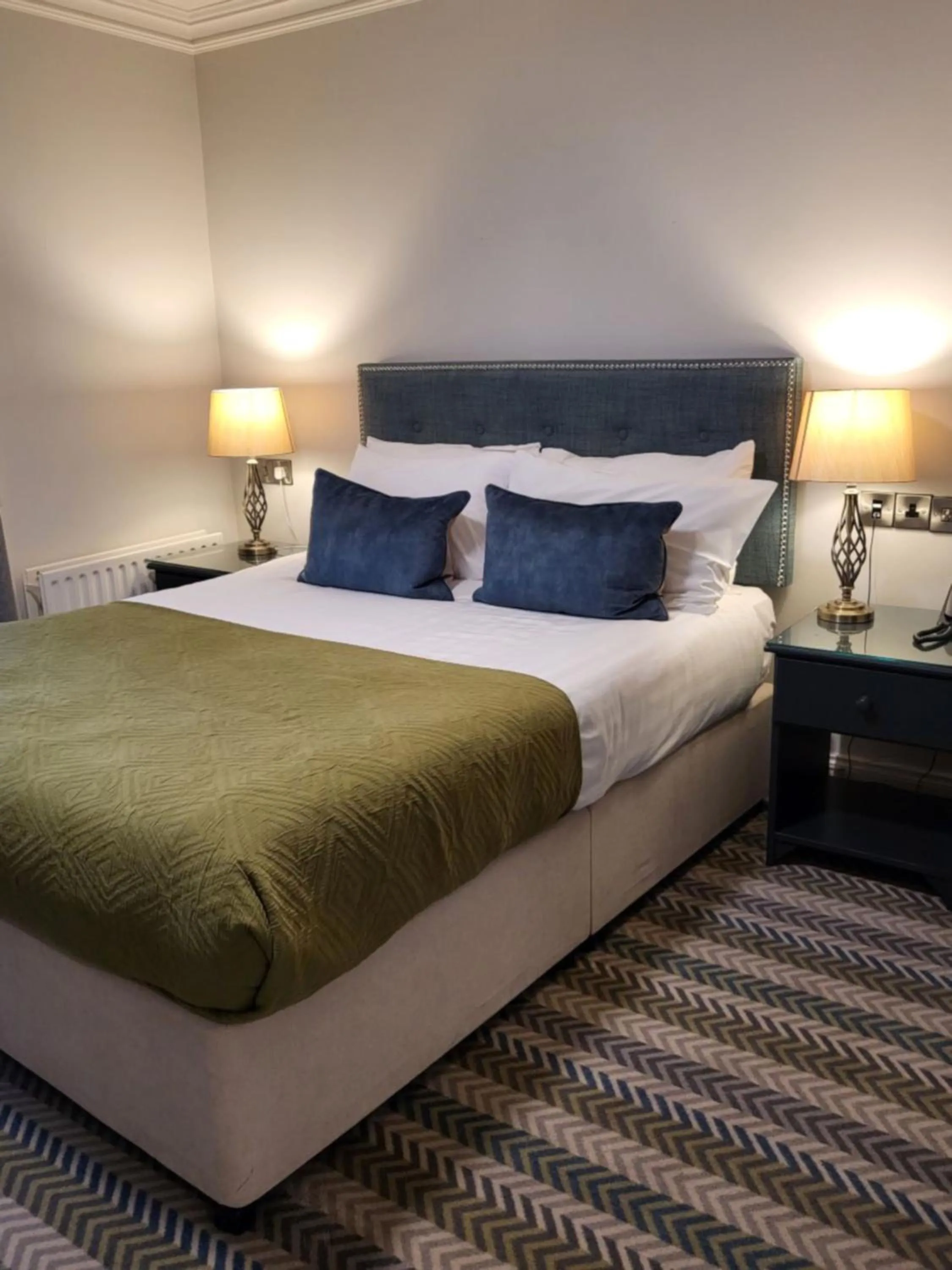 Bed in Killarney Heights Hotel