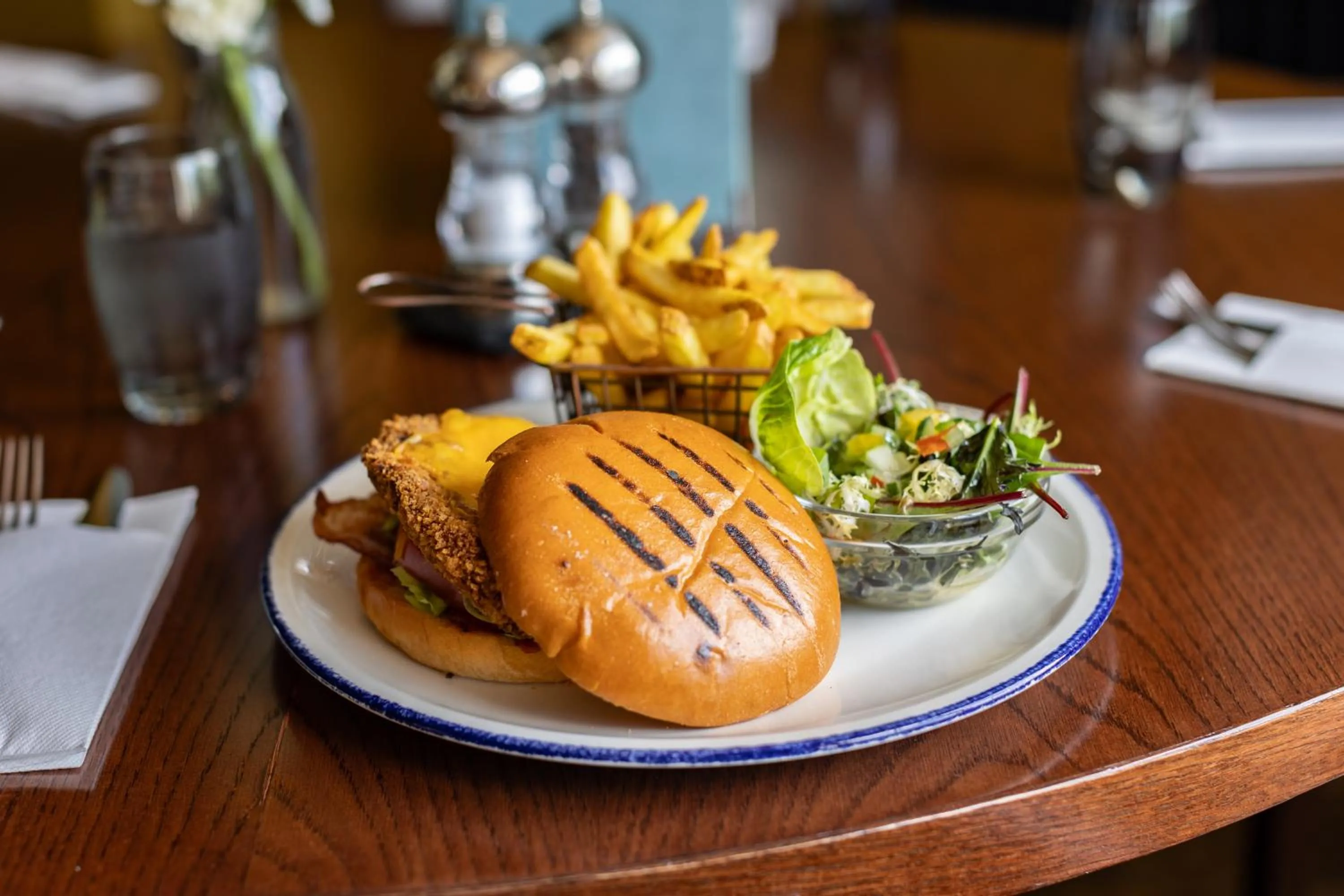 Food in Killarney Heights Hotel