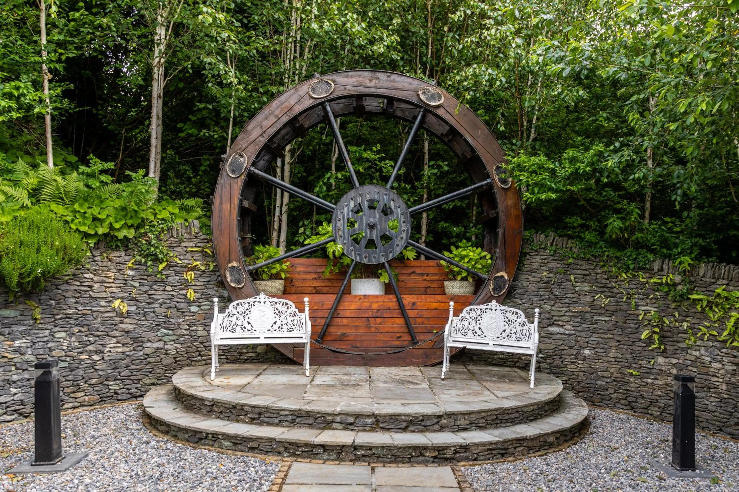 Garden in Killarney Heights Hotel