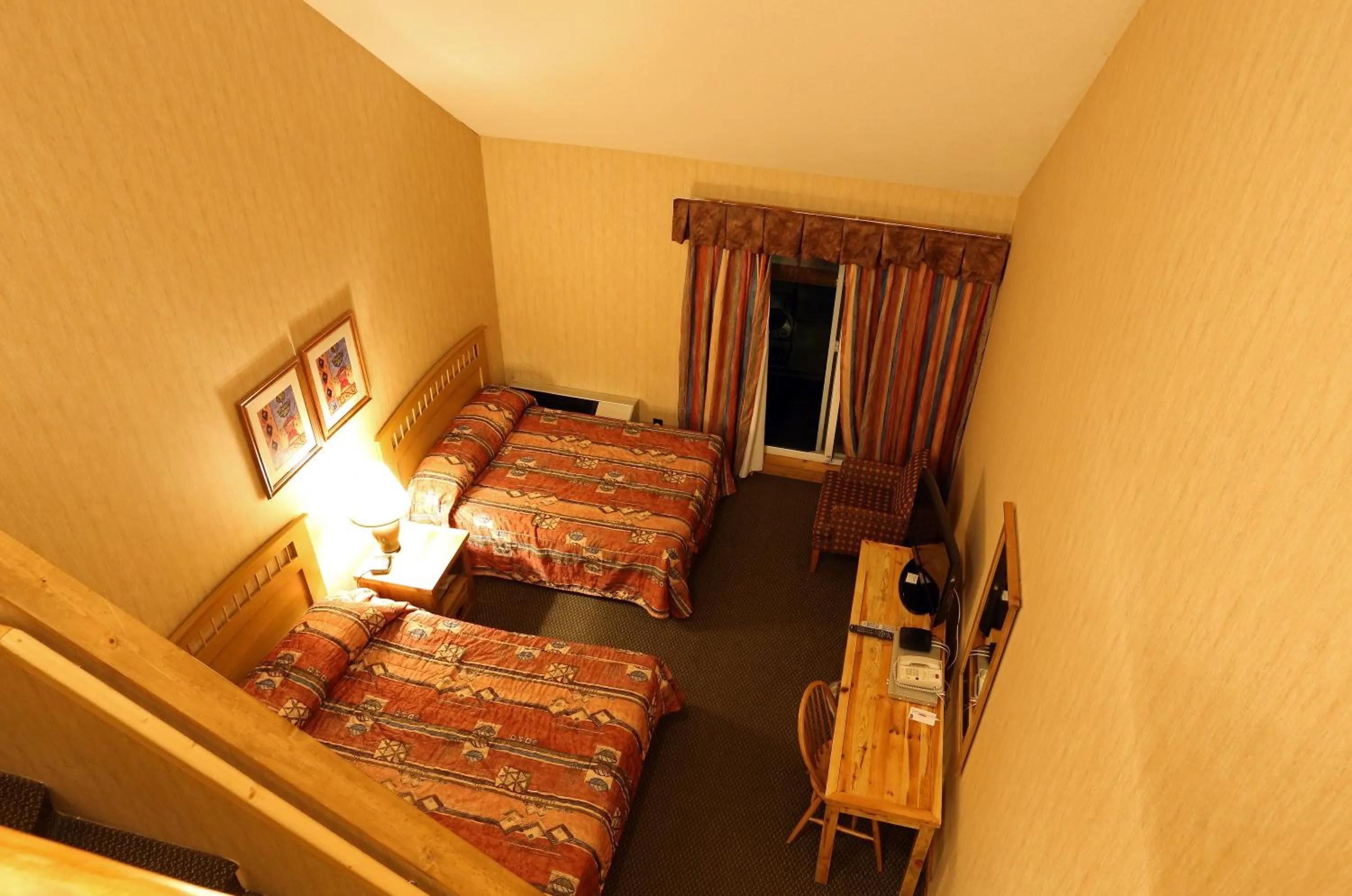 Photo of the whole room, Bed in Fernie Stanford Resort