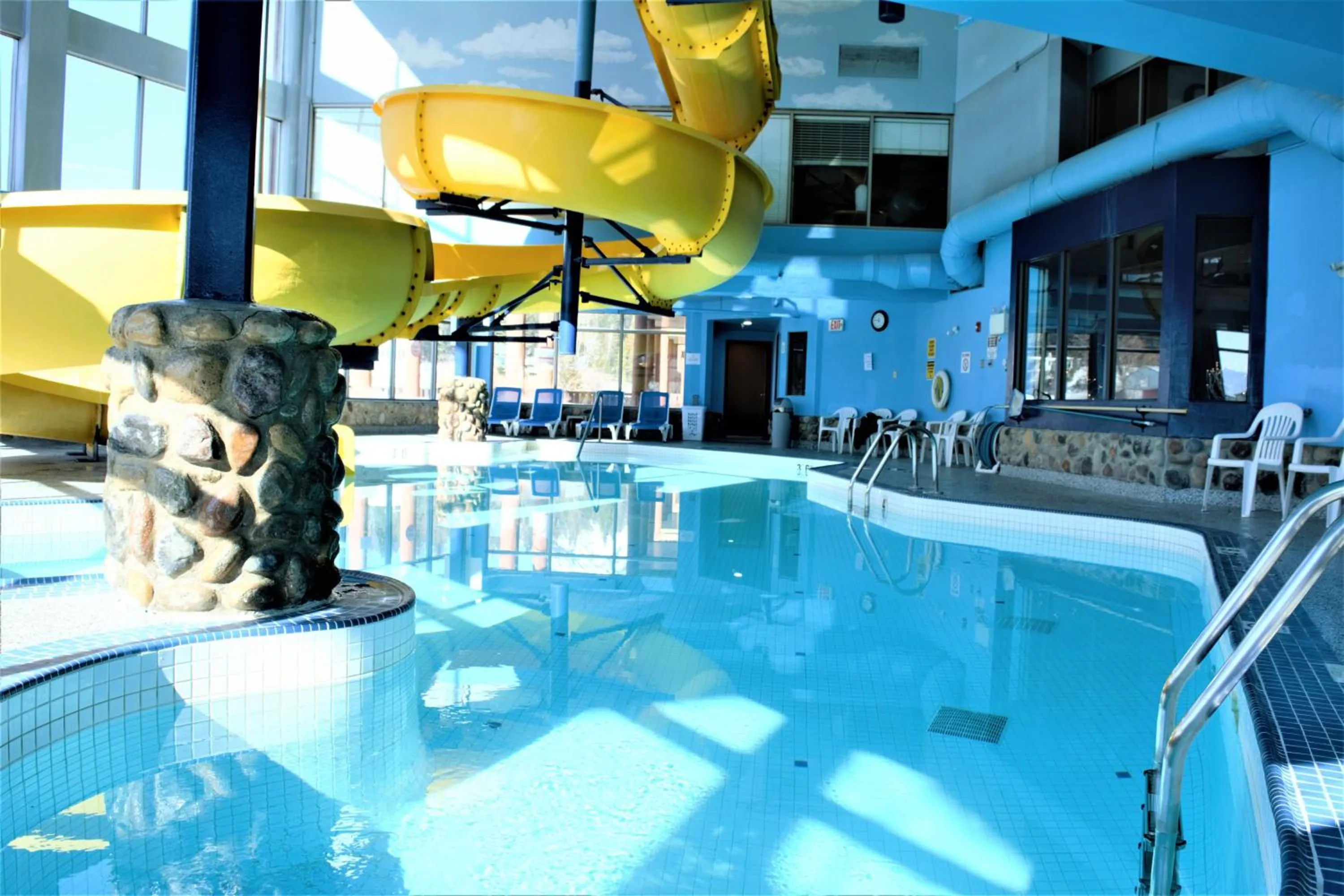 Swimming pool in Fernie Stanford Resort