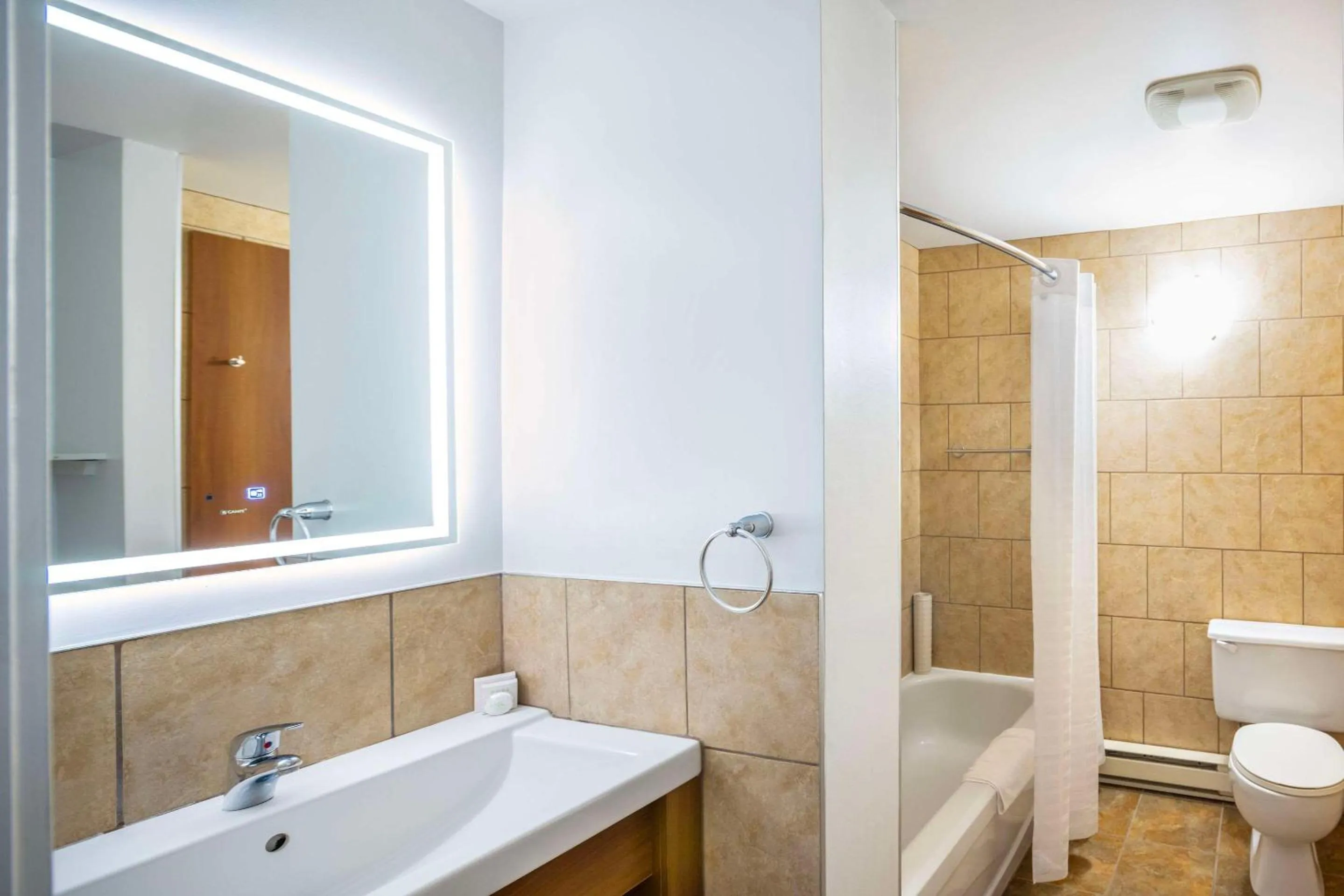 Bedroom in Clarion Pointe La Malbaie