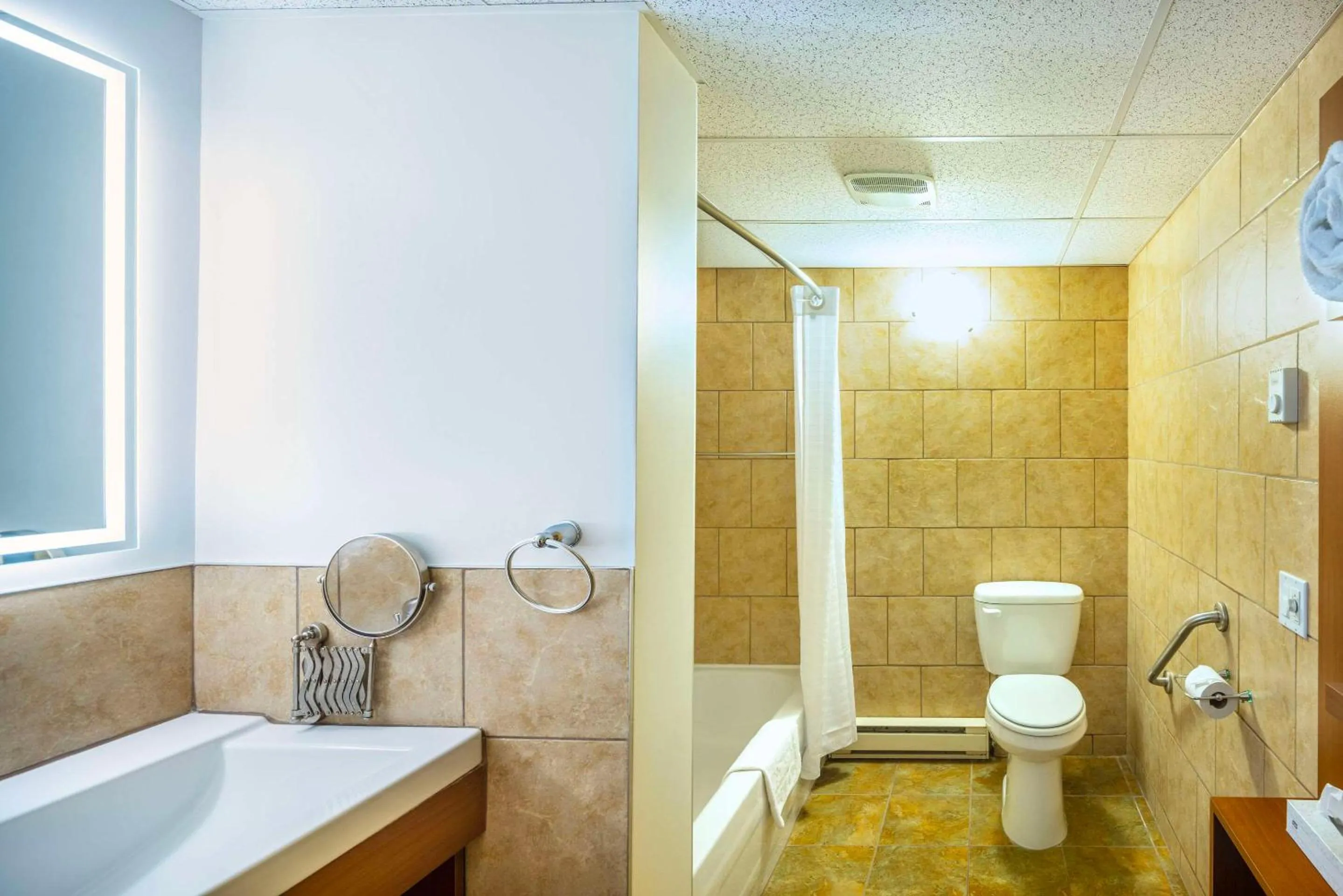 Bedroom in Clarion Pointe La Malbaie