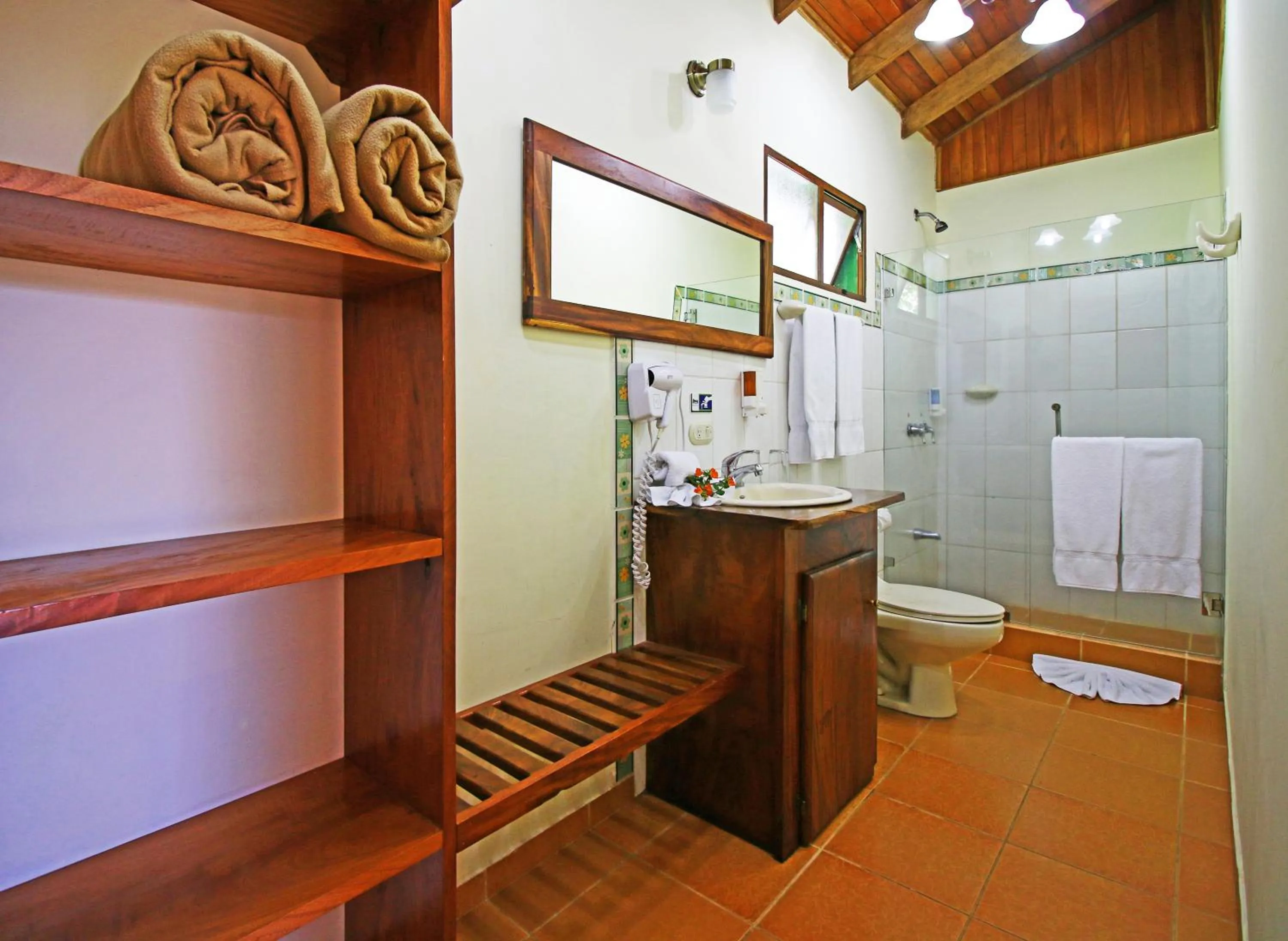 Shower in Monteverde Country Lodge - Costa Rica