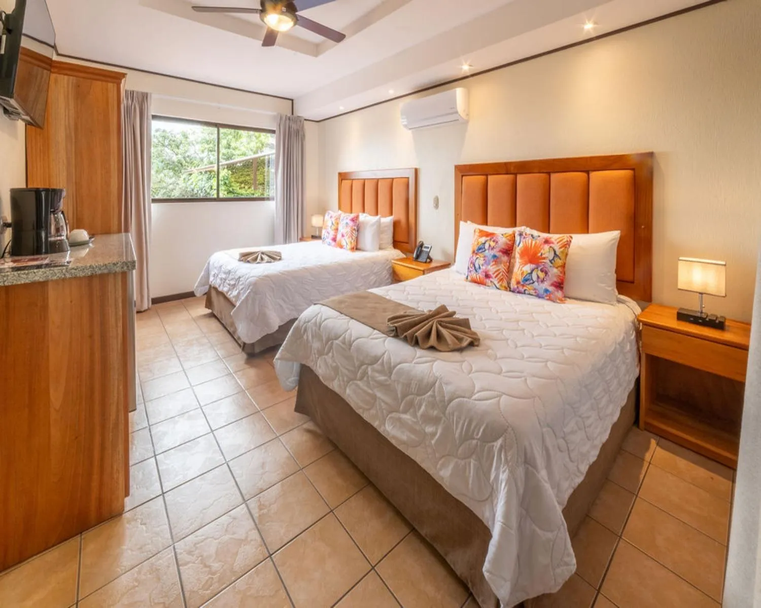 Photo of the whole room, Bed in Hotel & Spa Poco a Poco - Costa Rica