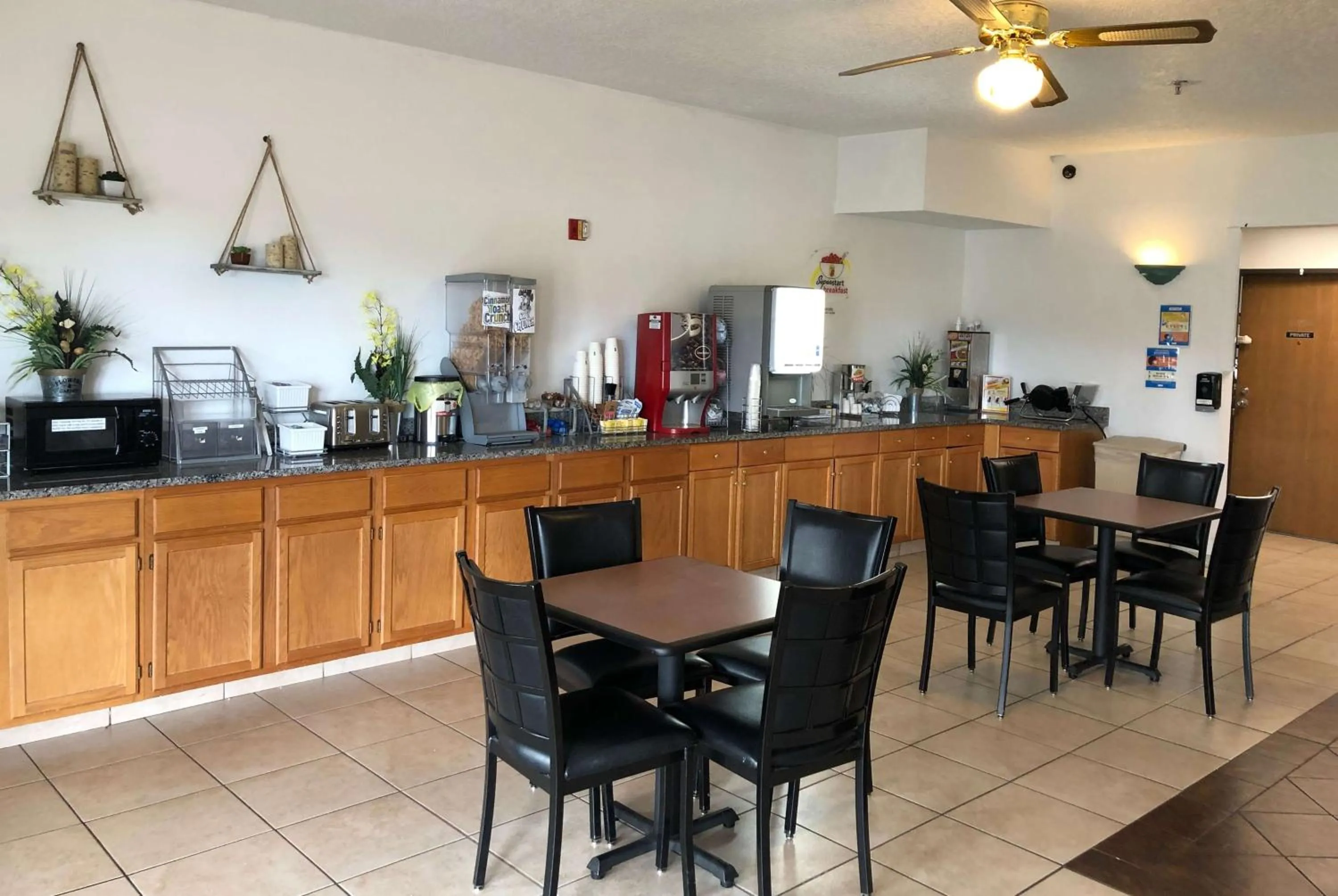 Breakfast in Super 8 by Wyndham Price