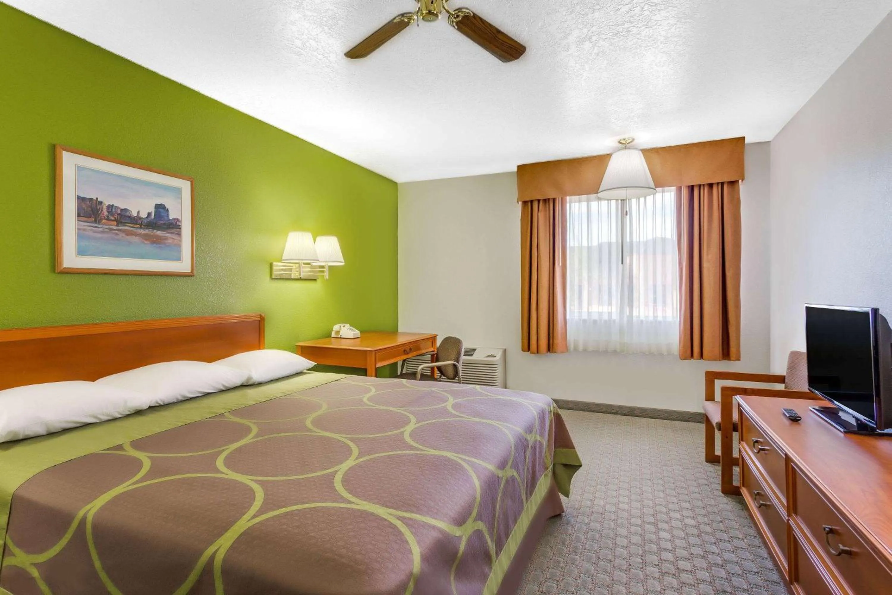 Photo of the whole room, Bed in Super 8 by Wyndham Price