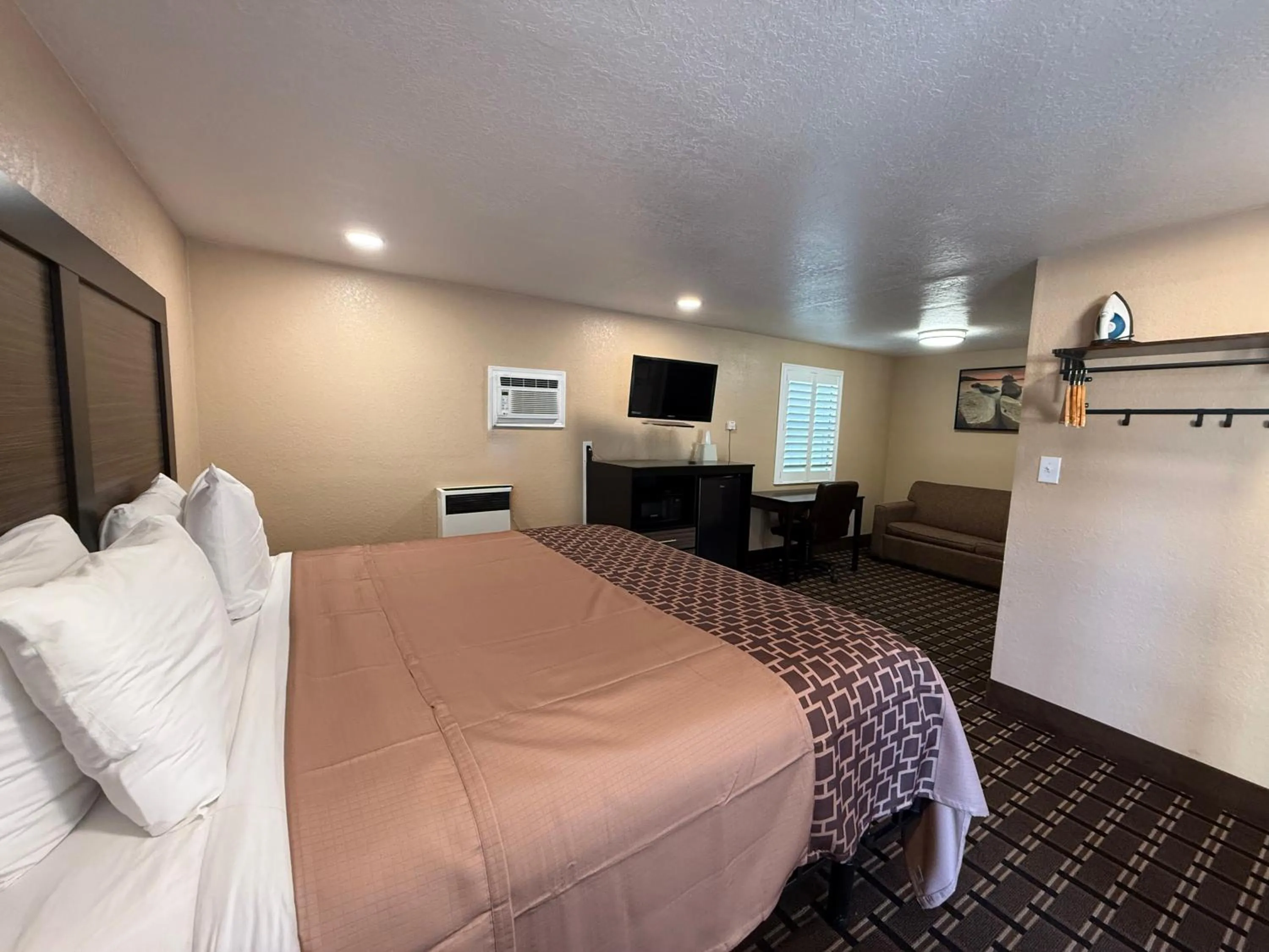 Bed in Tahoe Sands Inn