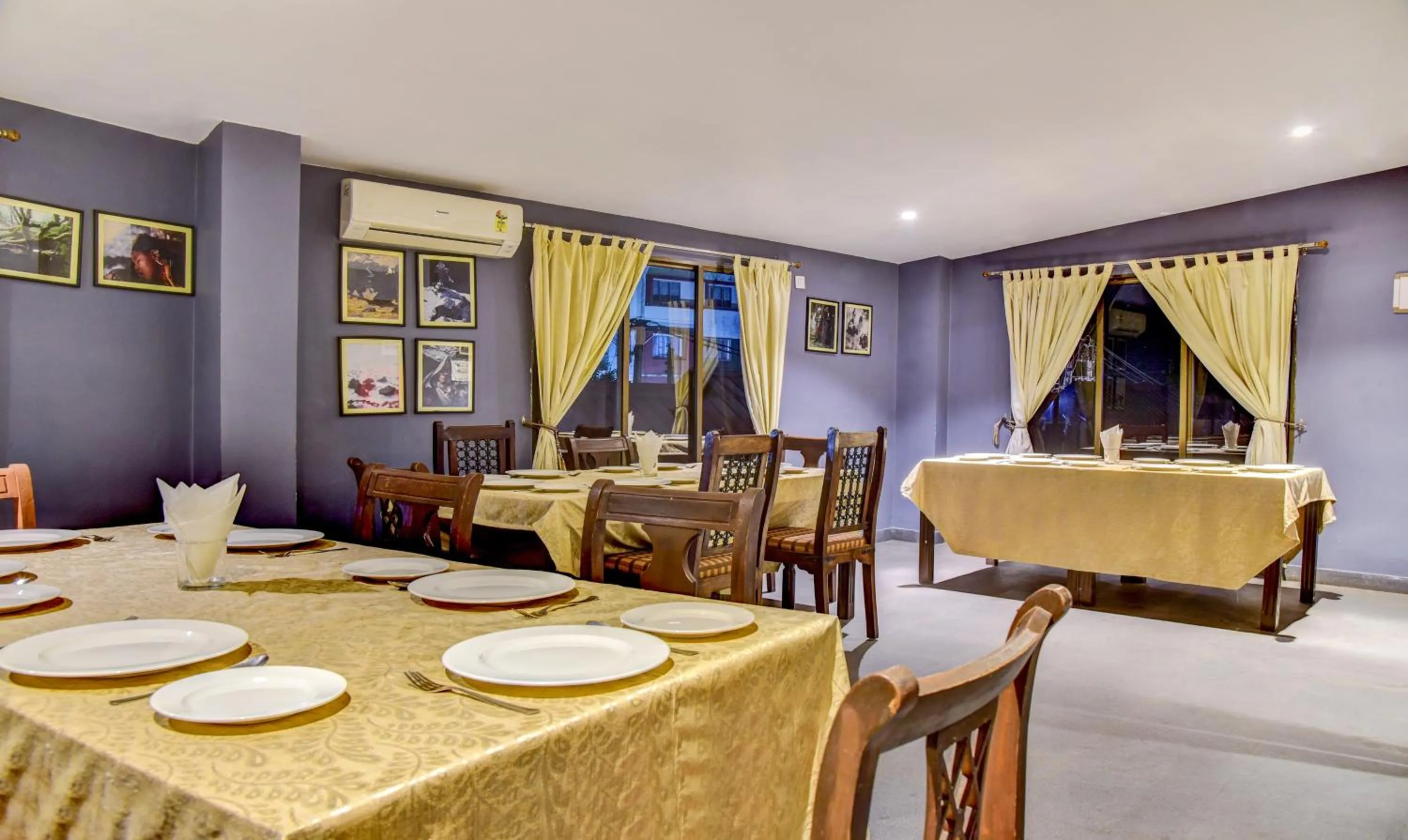 Restaurant/places to eat in Treebo Premium Blue Mountain Country Club And Resort