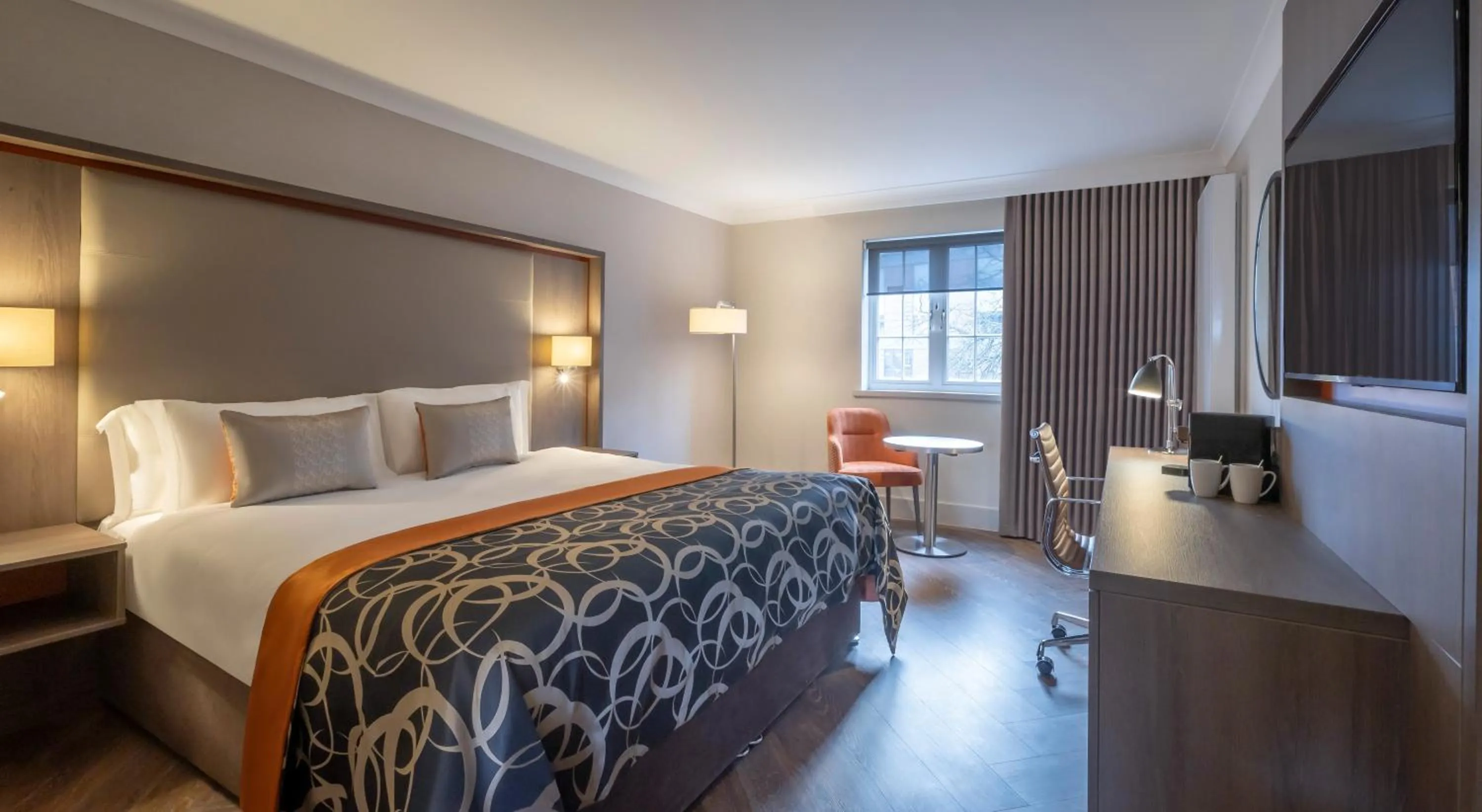 TV and multimedia, Bed in Clayton Hotel Ballsbridge