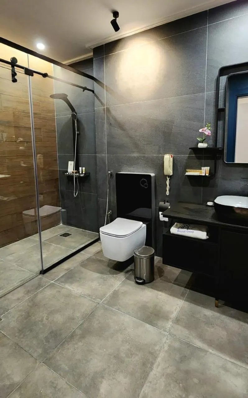 Toilet in Qasr Al Sahab