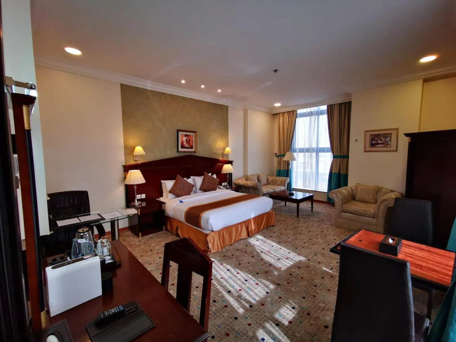 Photo of the whole room, Bed in Qasr Al Sahab