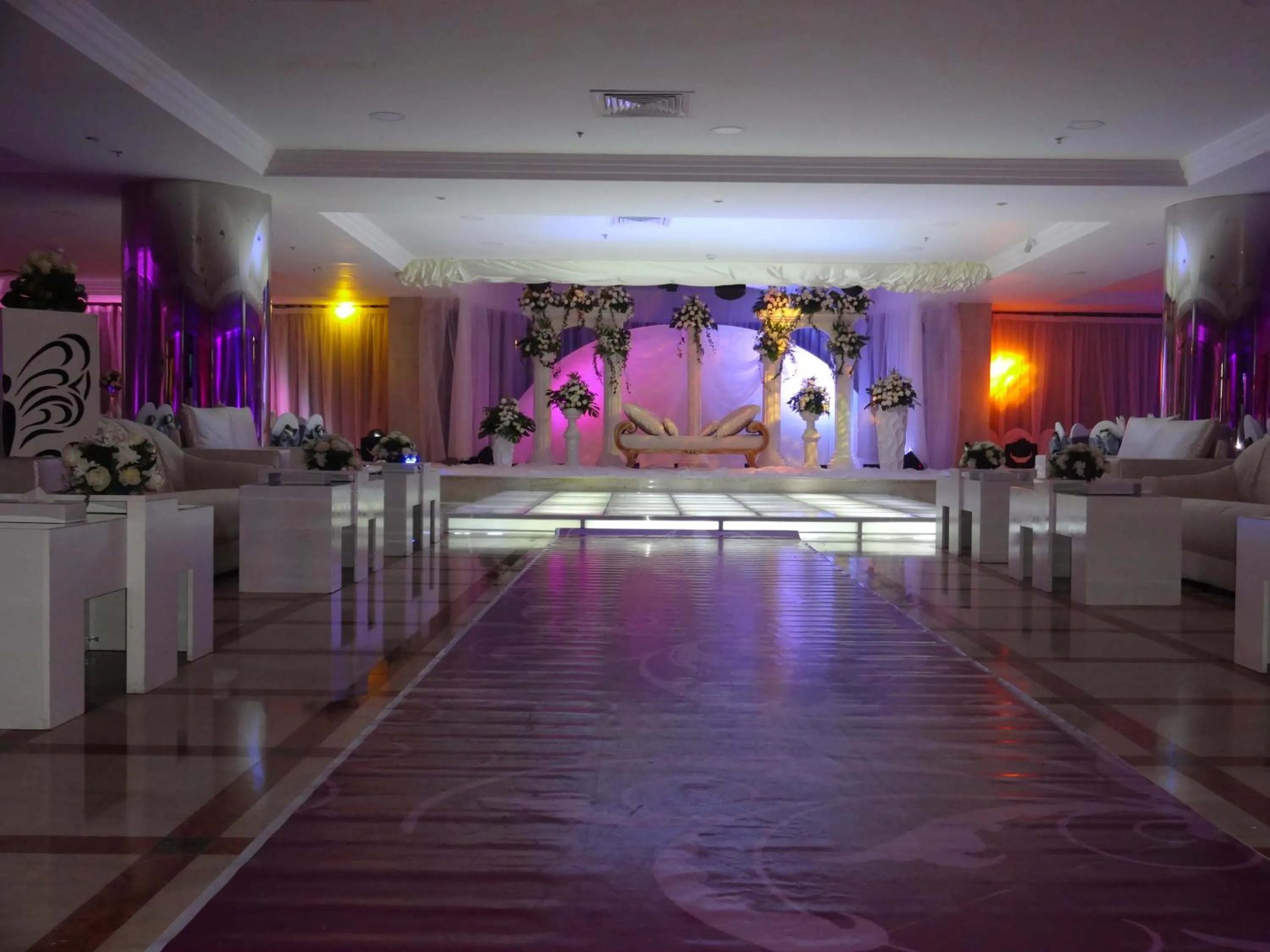 Business facilities in Qasr Al Sahab