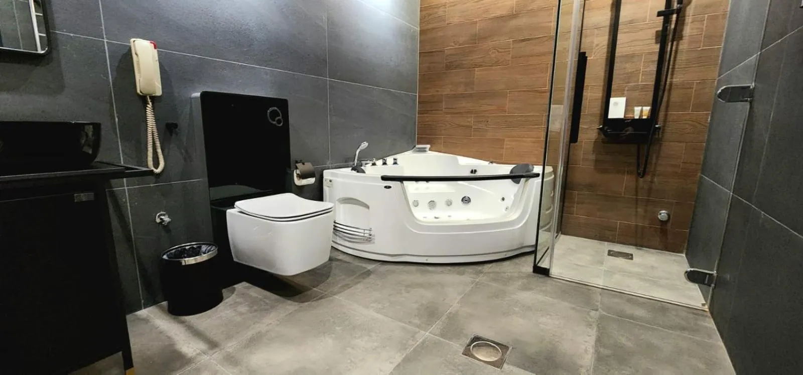 Shower in Qasr Al Sahab