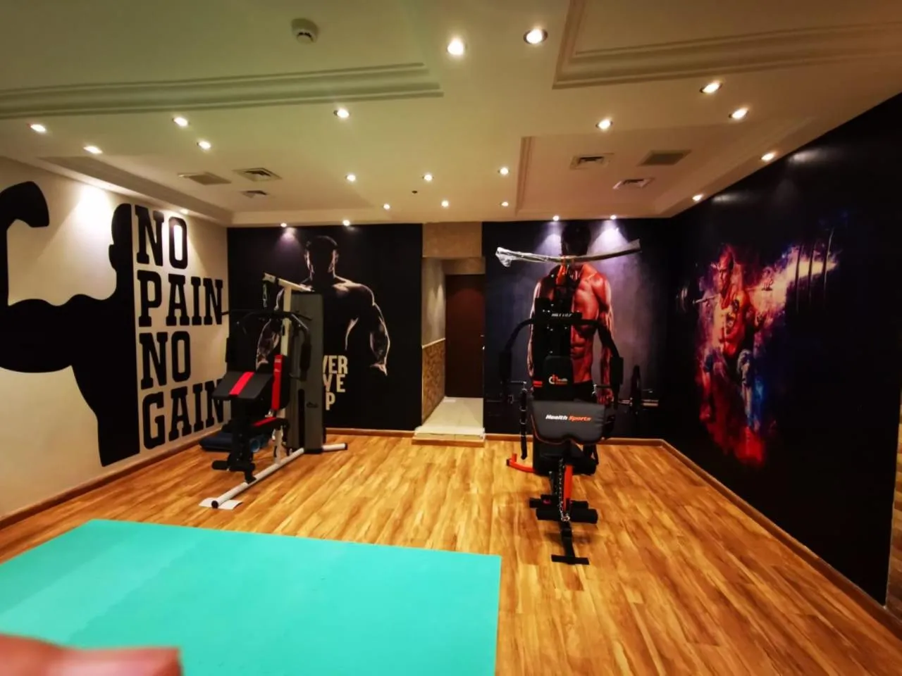 Fitness centre/facilities in Qasr Al Sahab