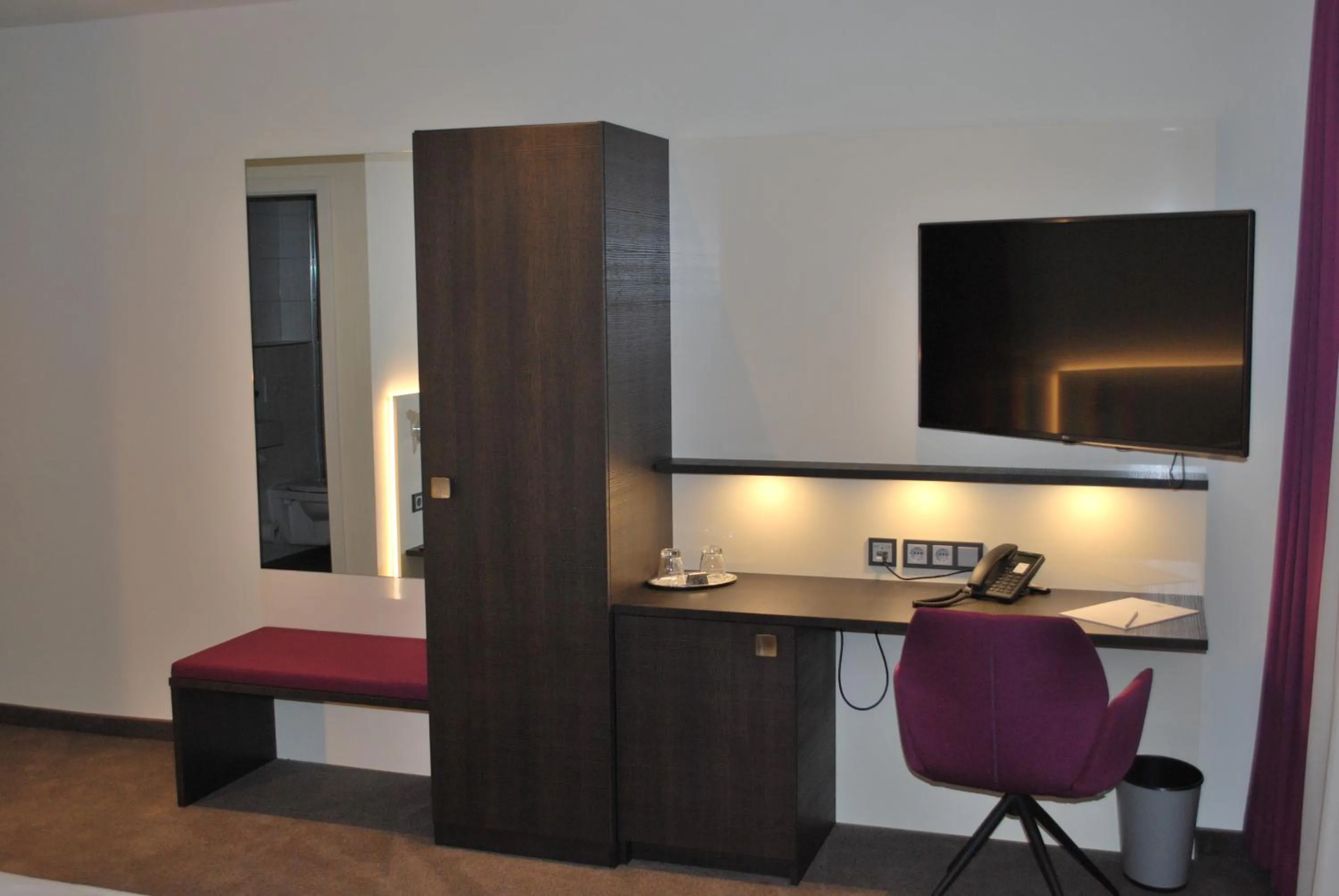 Decorative detail, Bed in Hotel am Berg Esslingen