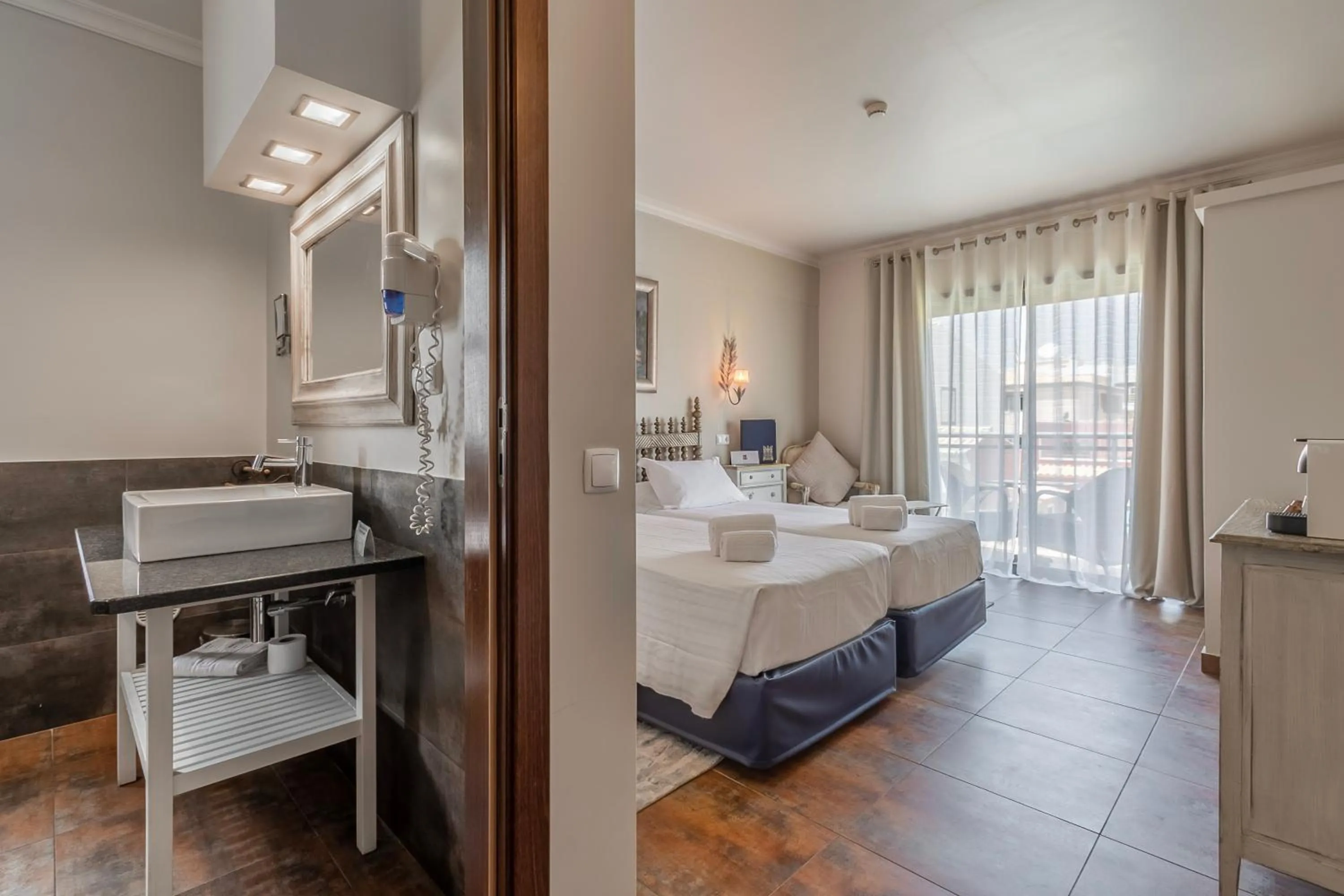 Bed in Charming Residence & Guest House Dom Manuel I Adults only