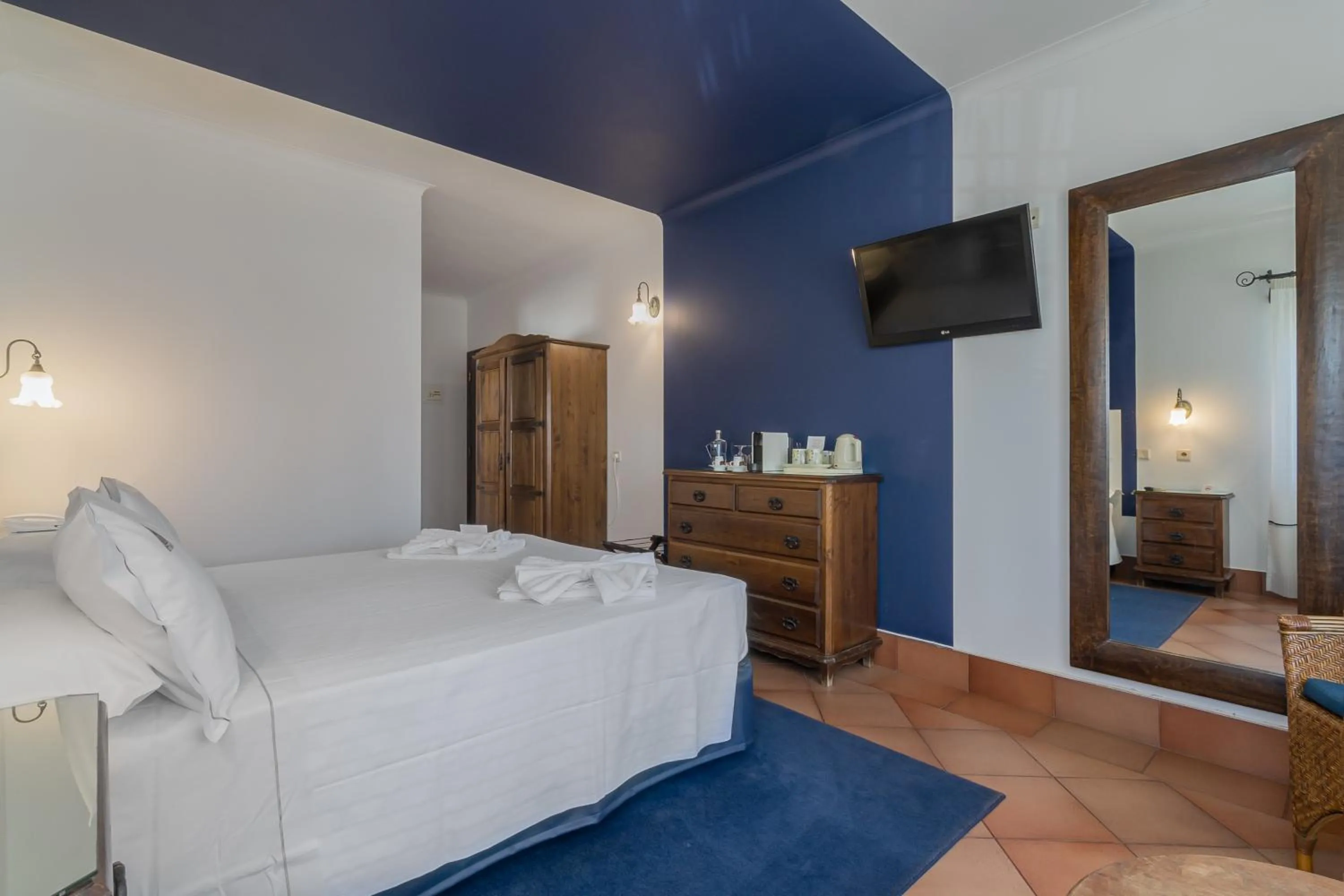 Bed in Charming Residence & Guest House Dom Manuel I Adults only