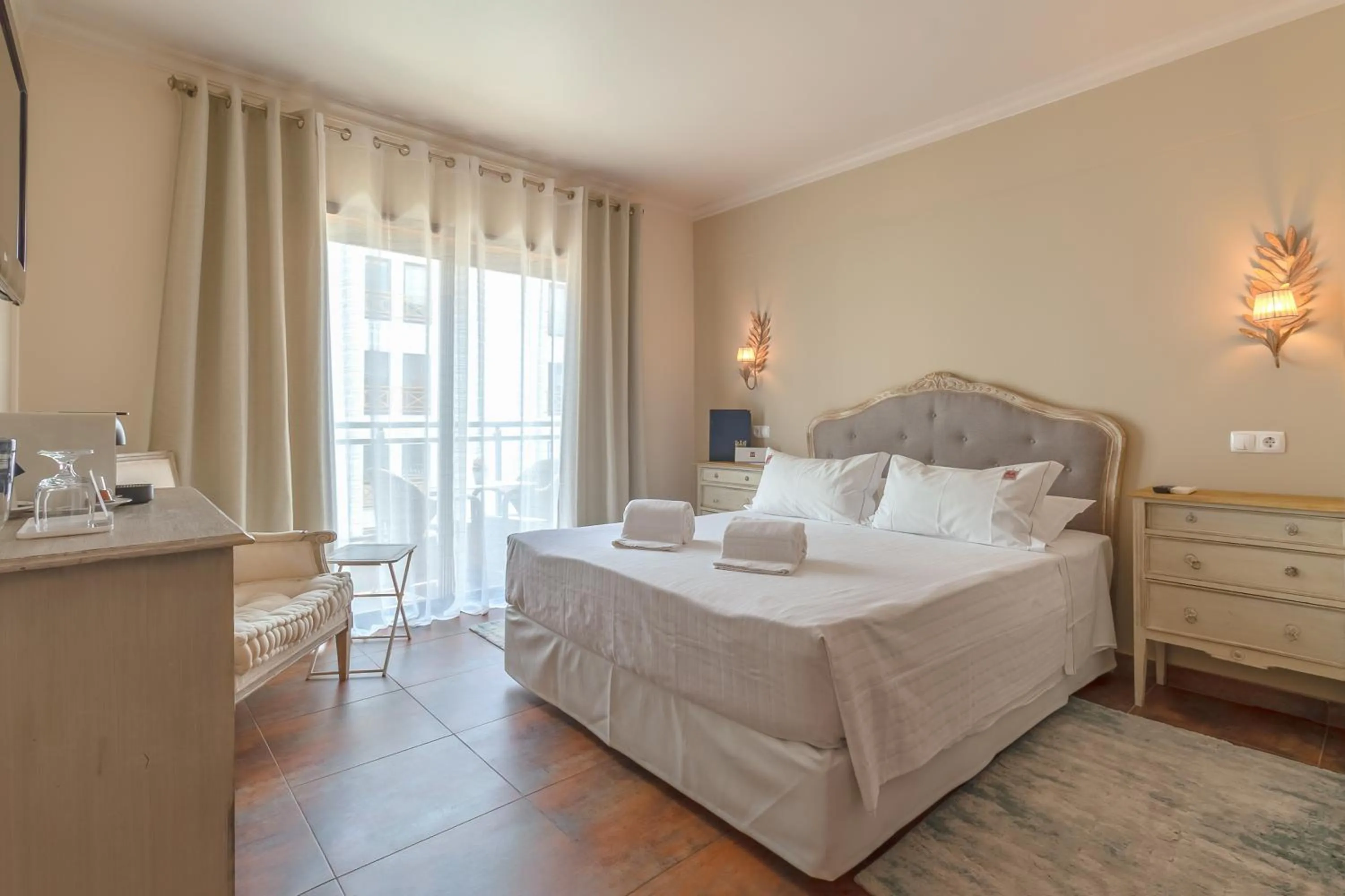 Bed in Charming Residence & Guest House Dom Manuel I Adults only