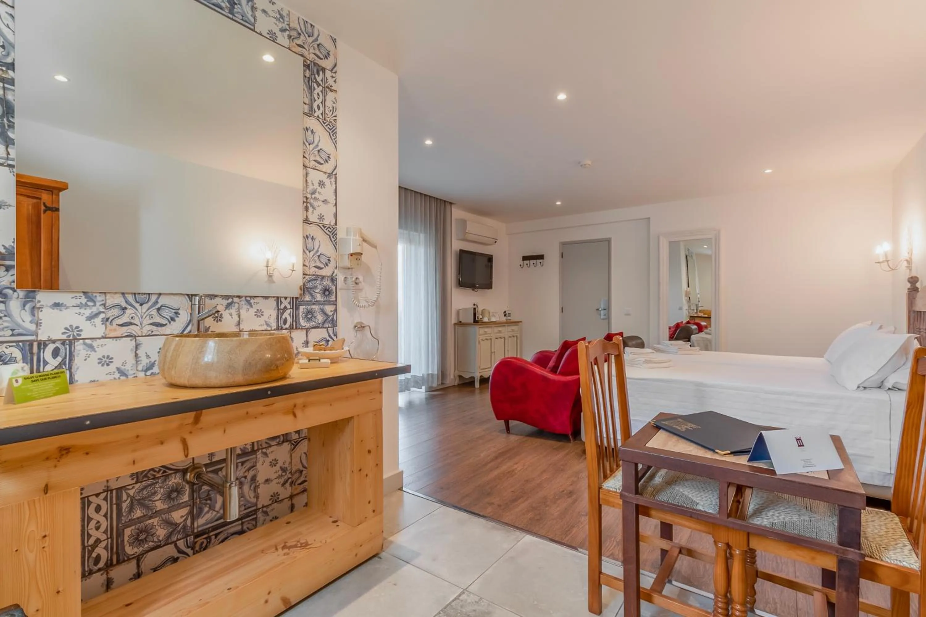 Bed in Charming Residence & Guest House Dom Manuel I Adults only