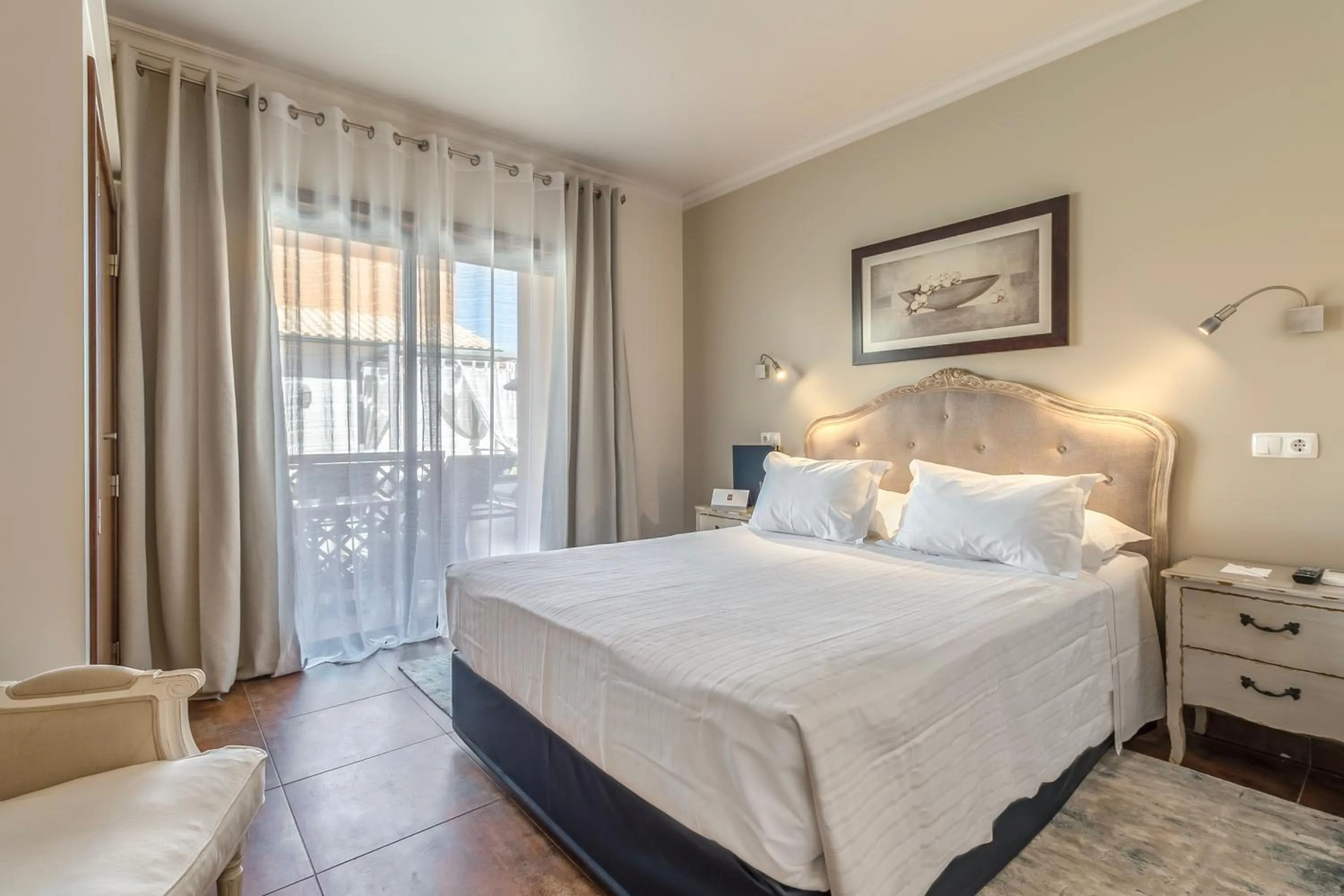 Bed in Charming Residence & Guest House Dom Manuel I Adults only