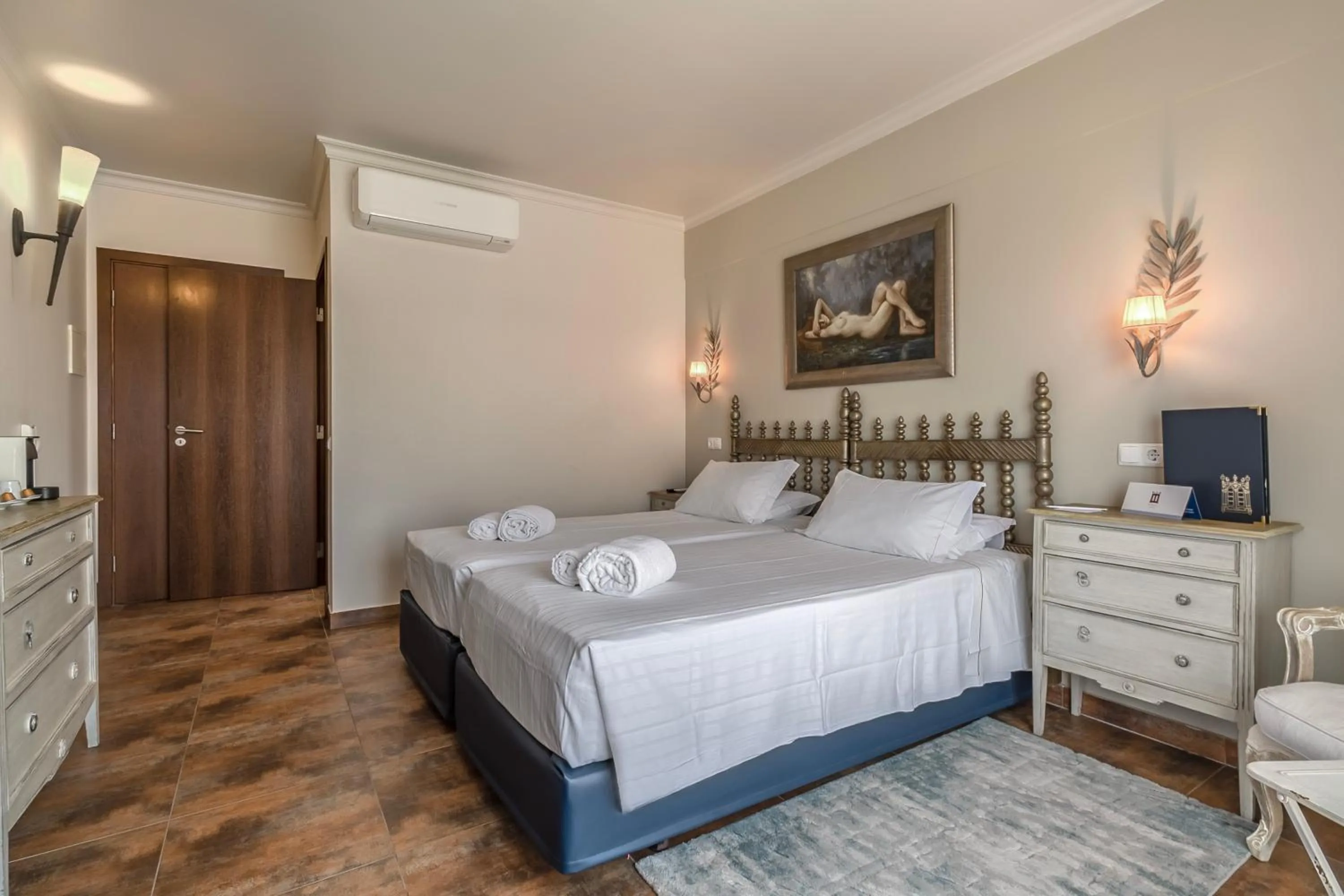 Bed in Charming Residence & Guest House Dom Manuel I Adults only