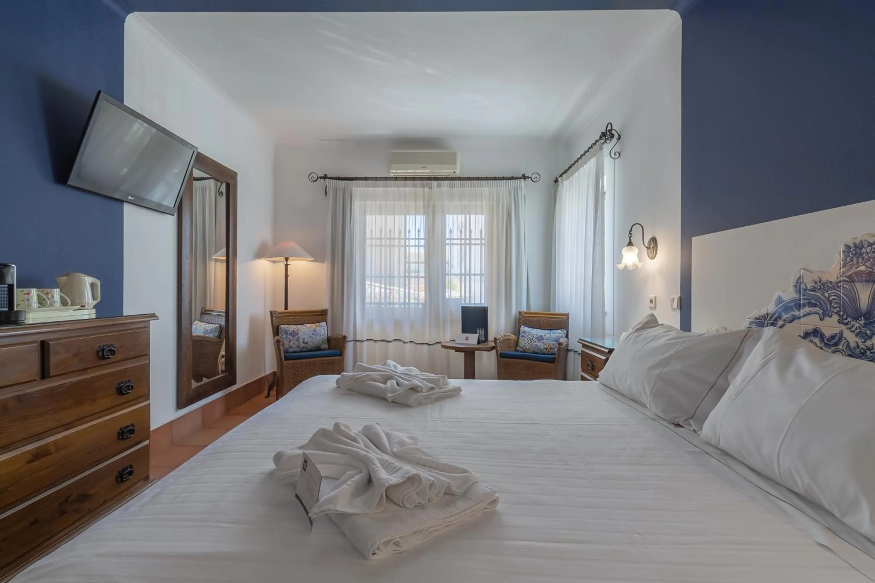 Bed in Charming Residence & Guest House Dom Manuel I Adults only