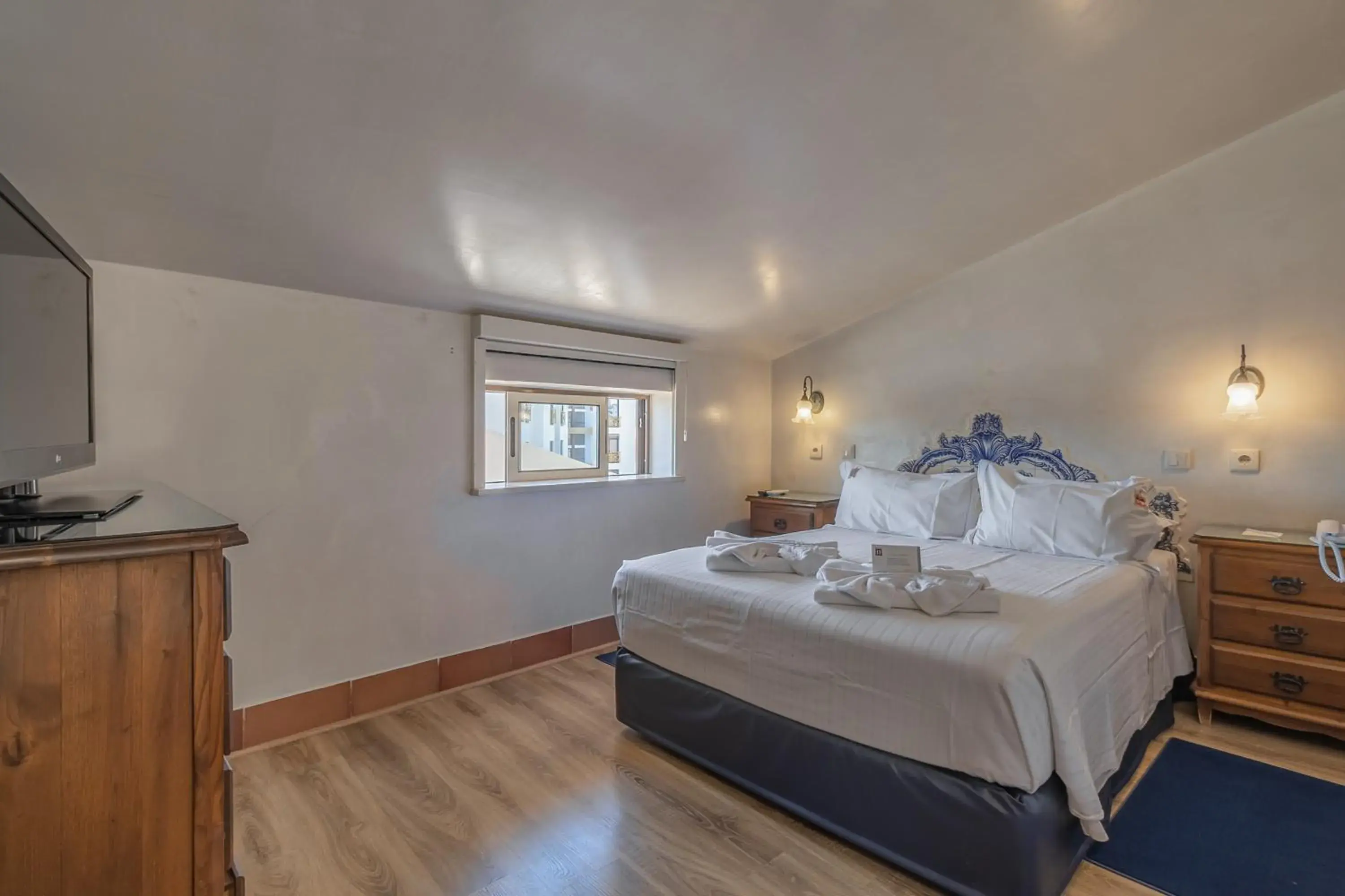 Junior Suite with Terrace - Attic - Main House in Charming Residence & Guest House Dom Manuel I Adults only Junior Suite with Terrace - Attic - Main House in Charming Residence & Guest House Dom Manuel I Adults only