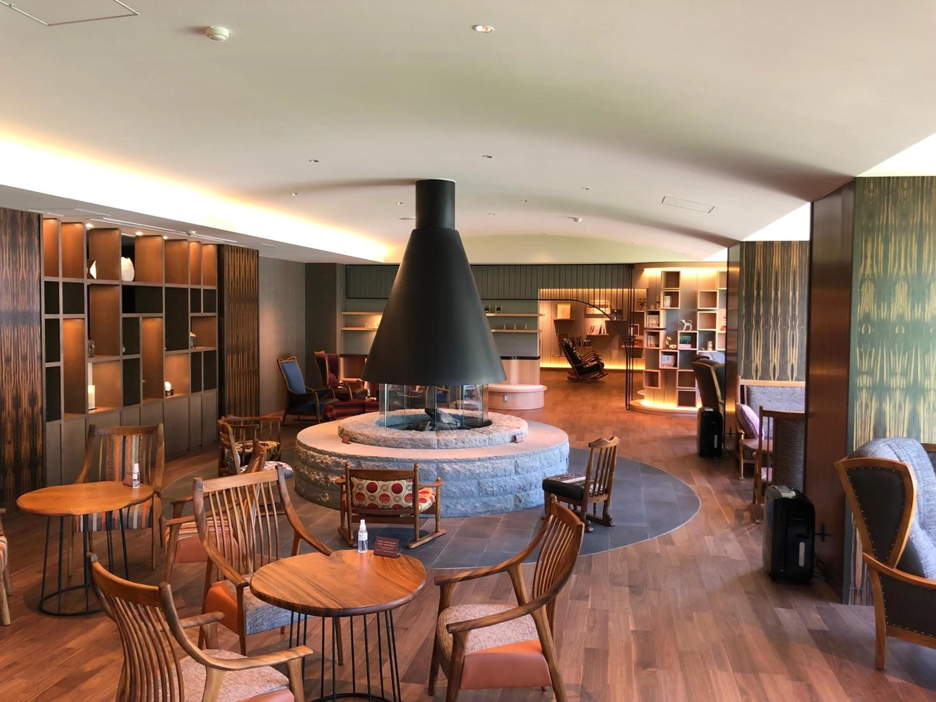 Communal lounge/ TV room in Shogetsu Grand Hotel