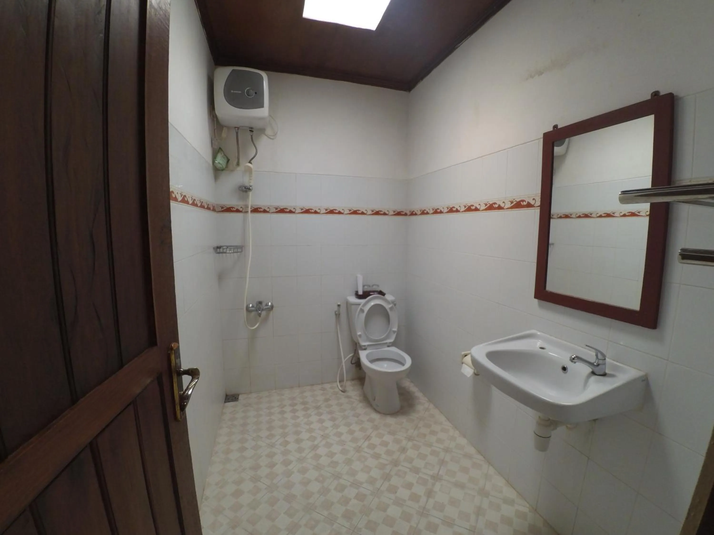 Shower in Alam Jogja Resort Mitra RedDoorz