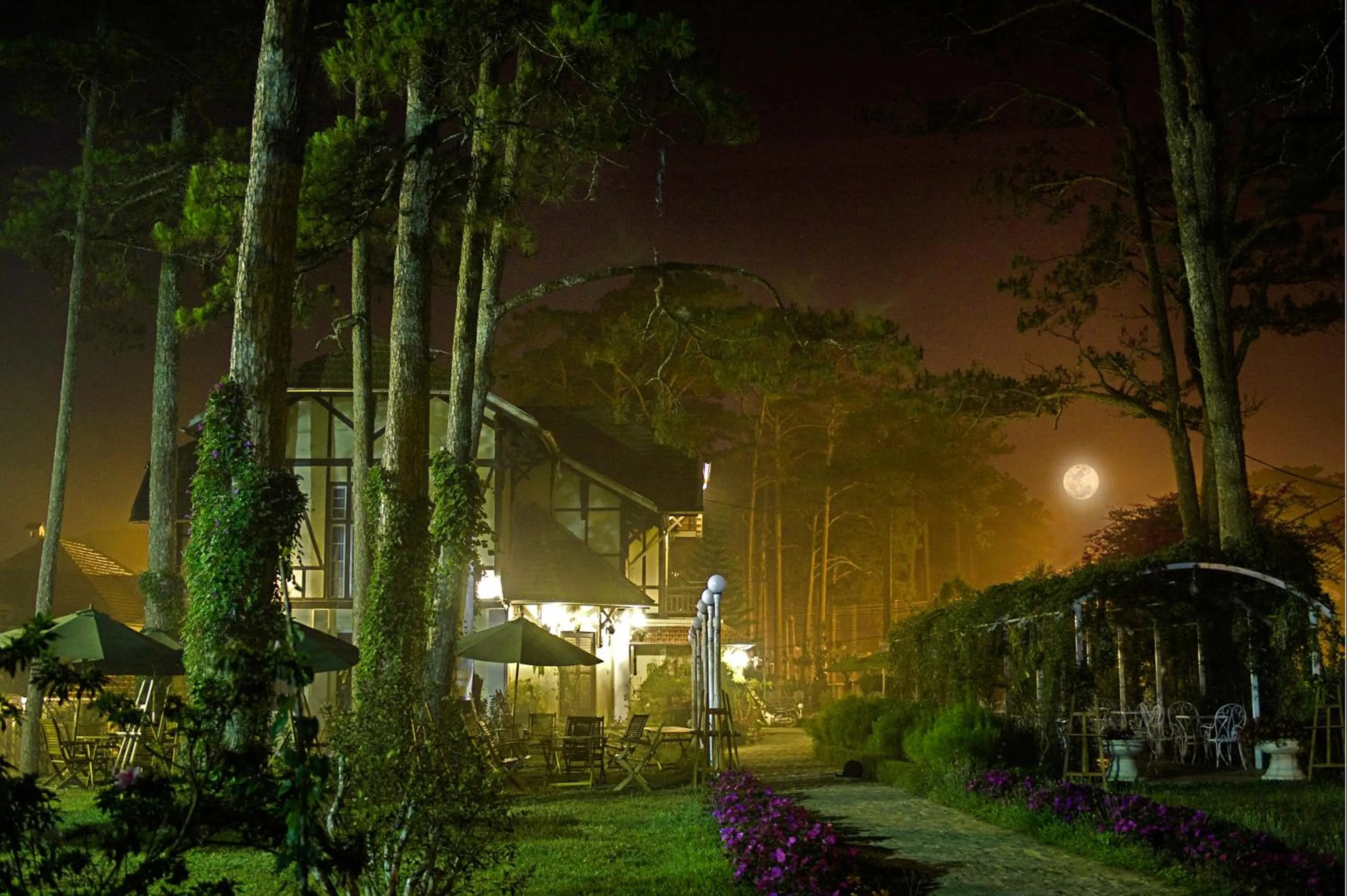 Restaurant/places to eat in Dalat Cadasa Resort