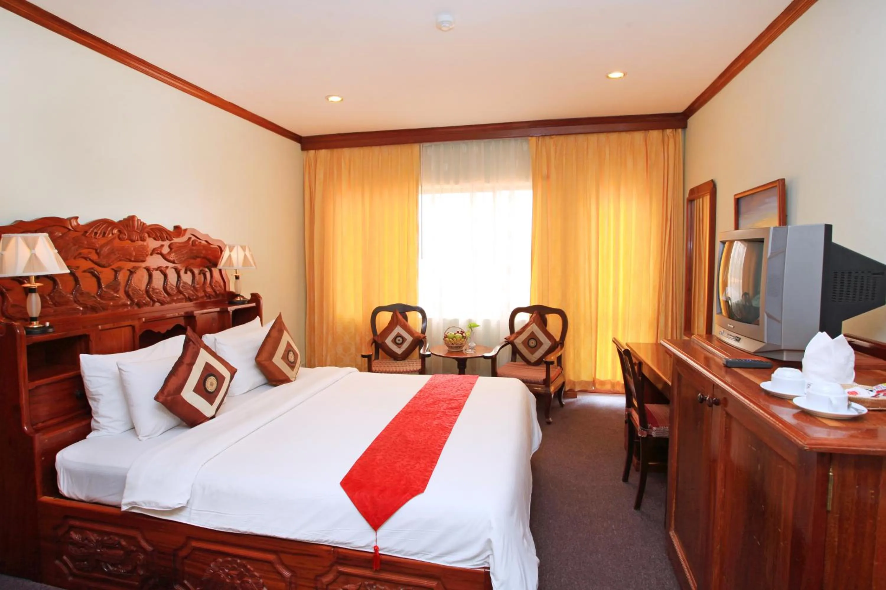 Bedroom, Bed in Angkor Hotel