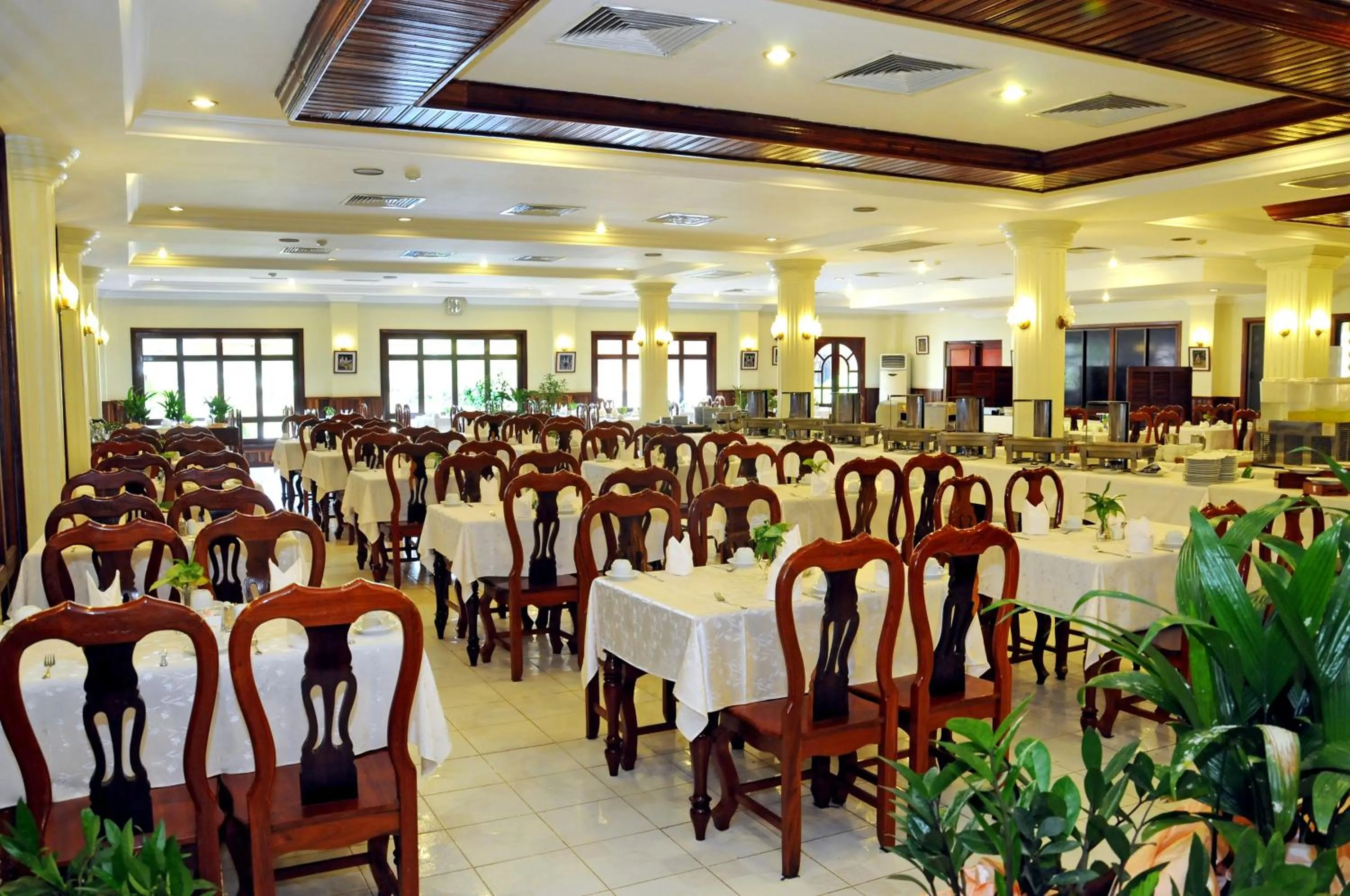 Restaurant/places to eat in Angkor Hotel