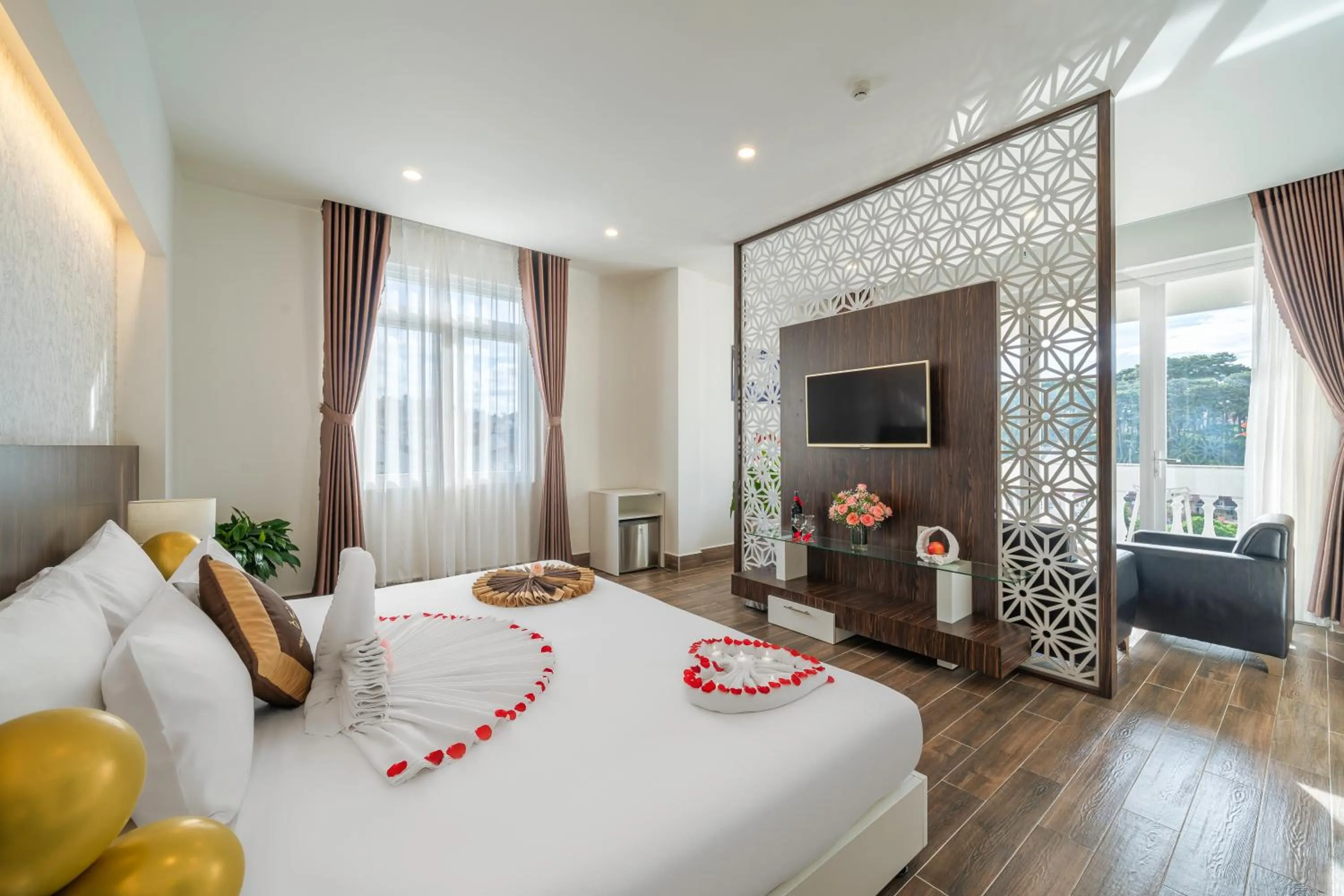 Bedroom, Bed in Minh Chien Hotel