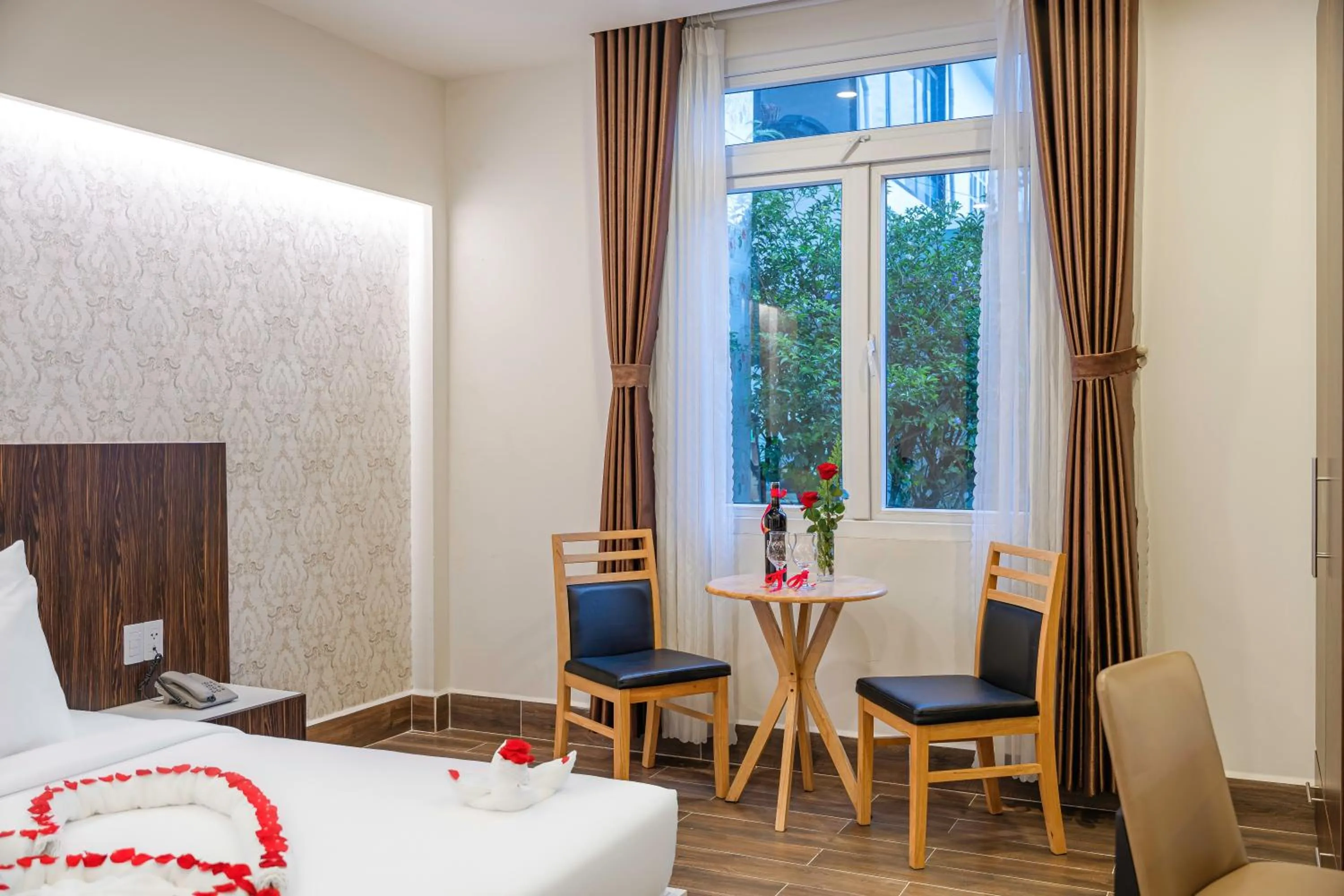 Seating area, Bed in Minh Chien Hotel