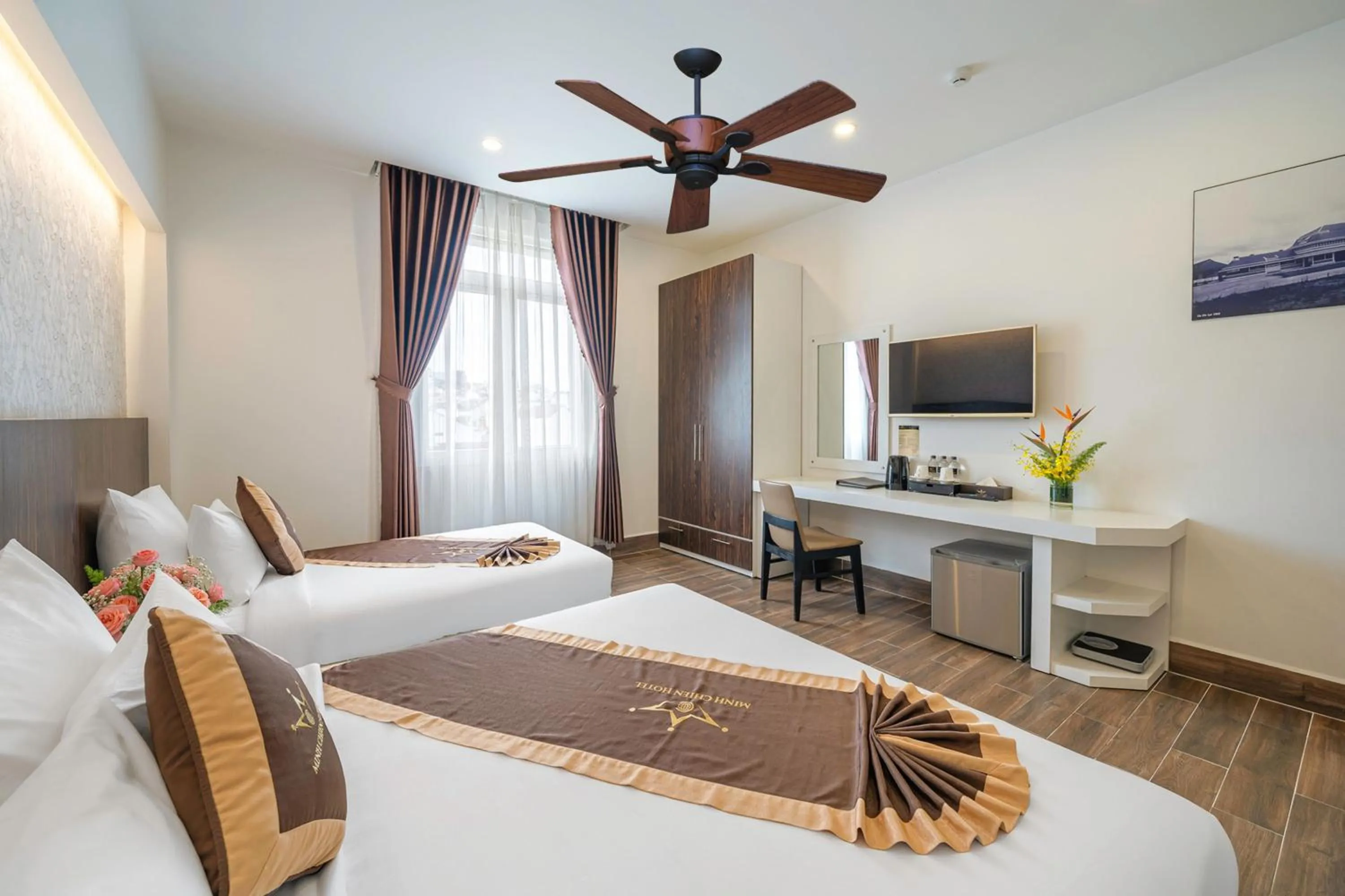 fireplace, Bed in Minh Chien Hotel