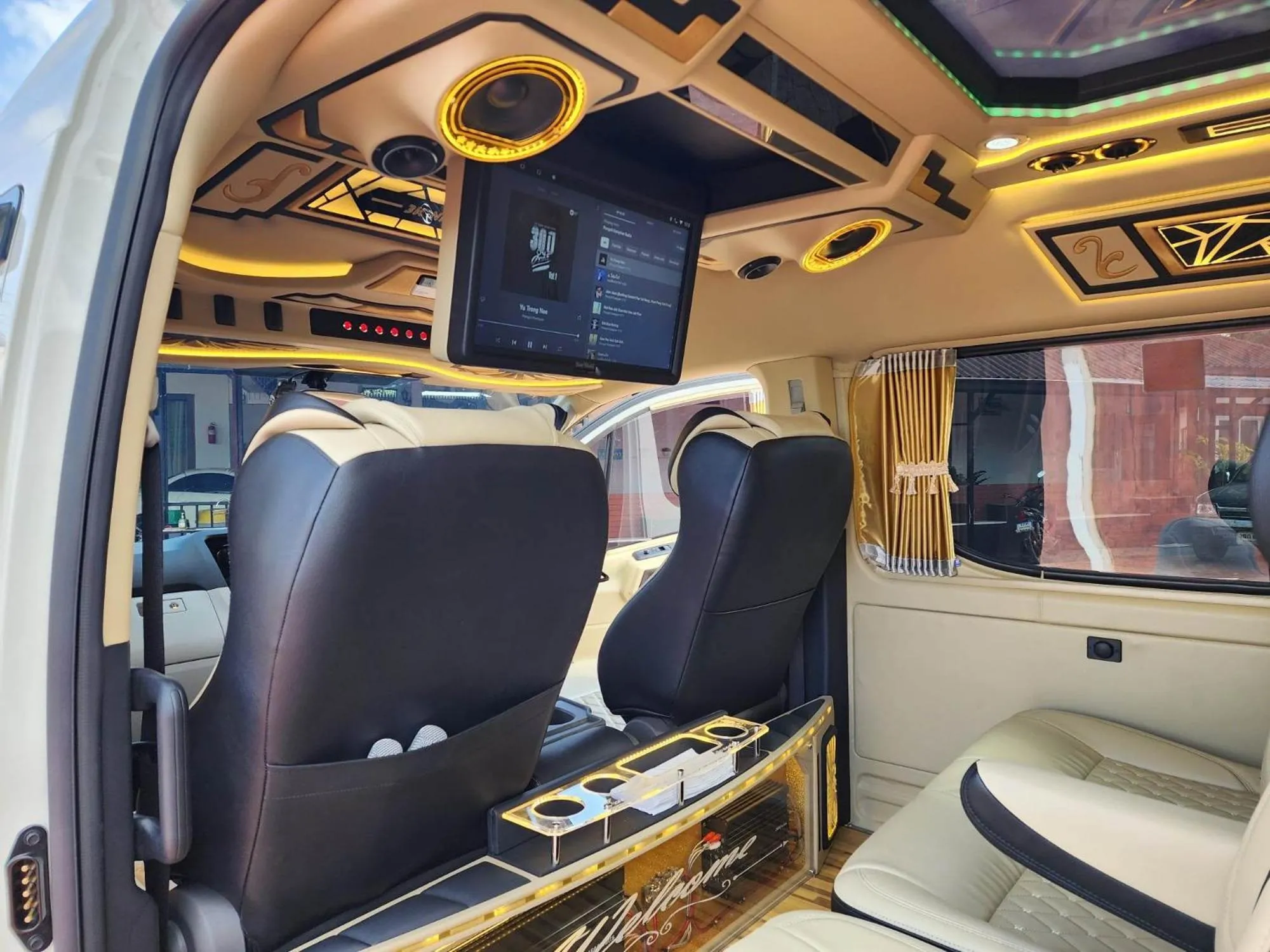 Baan Sabaijai Resort