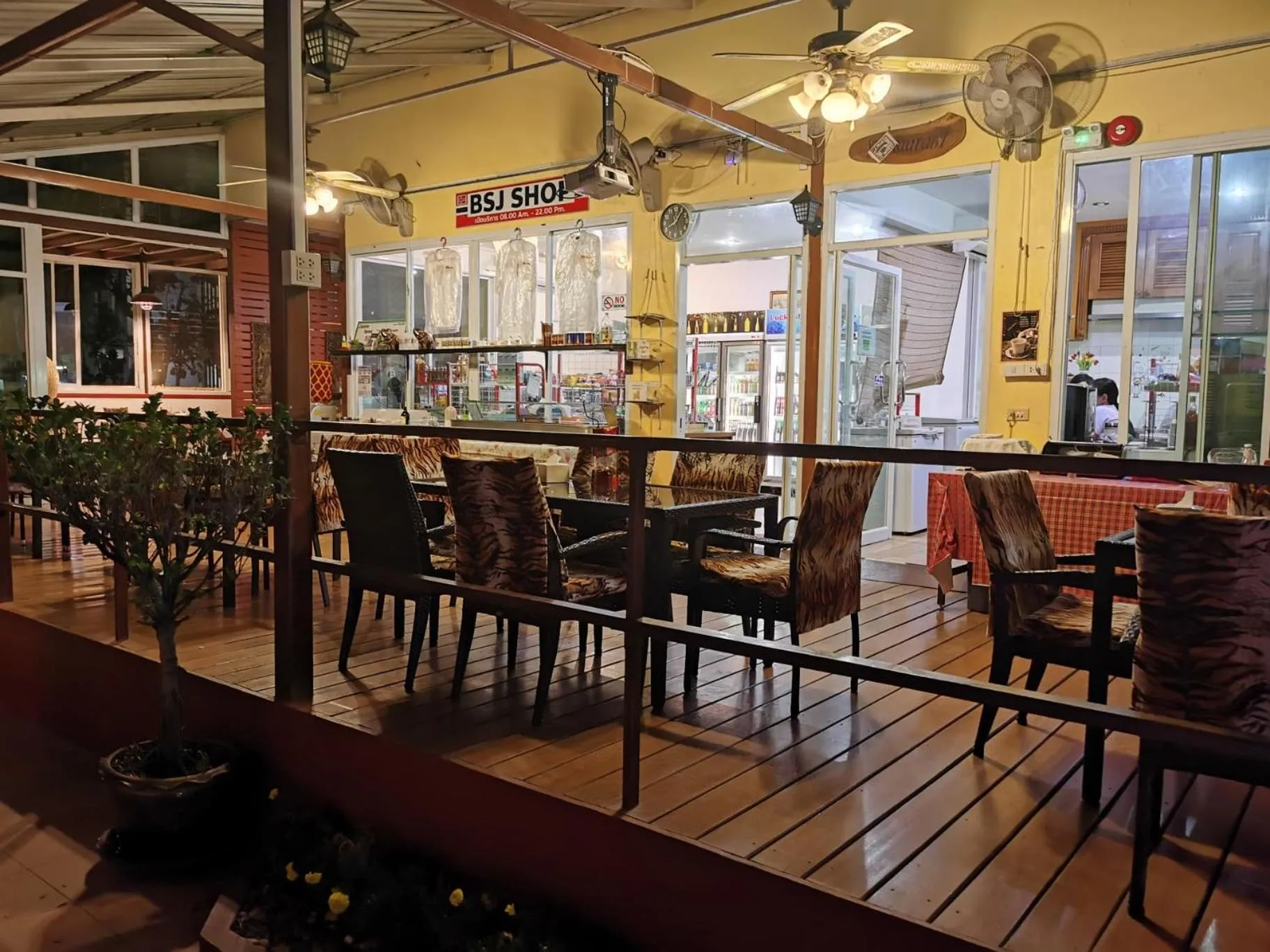 Restaurant/places to eat in Baan Sabaijai Resort