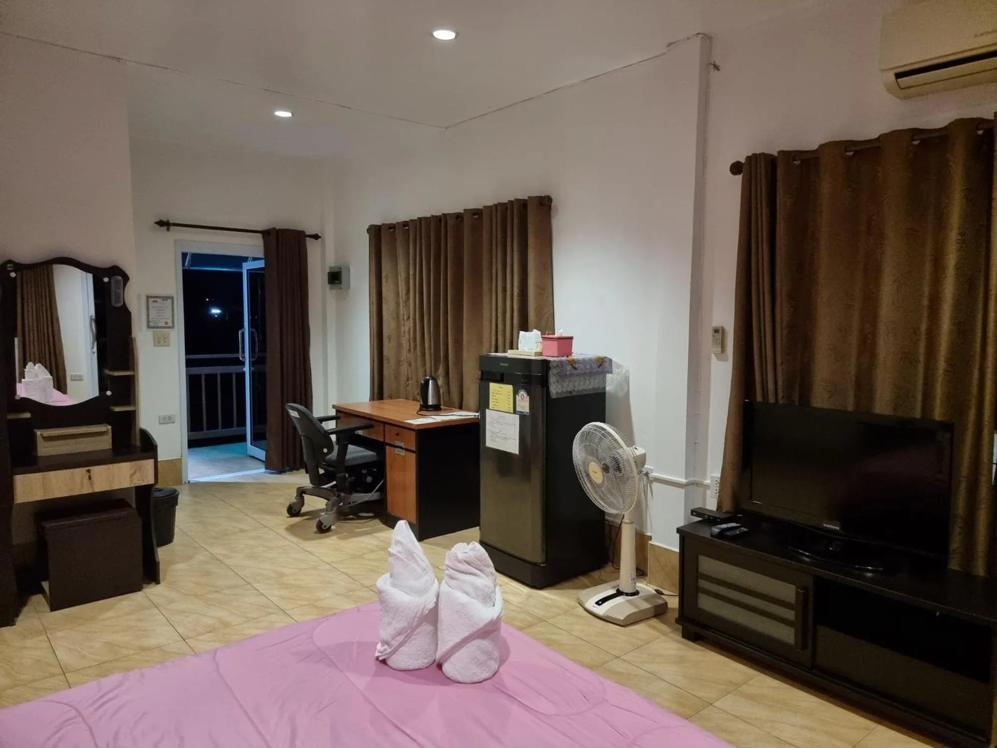 Bed in Baan Sabaijai Resort