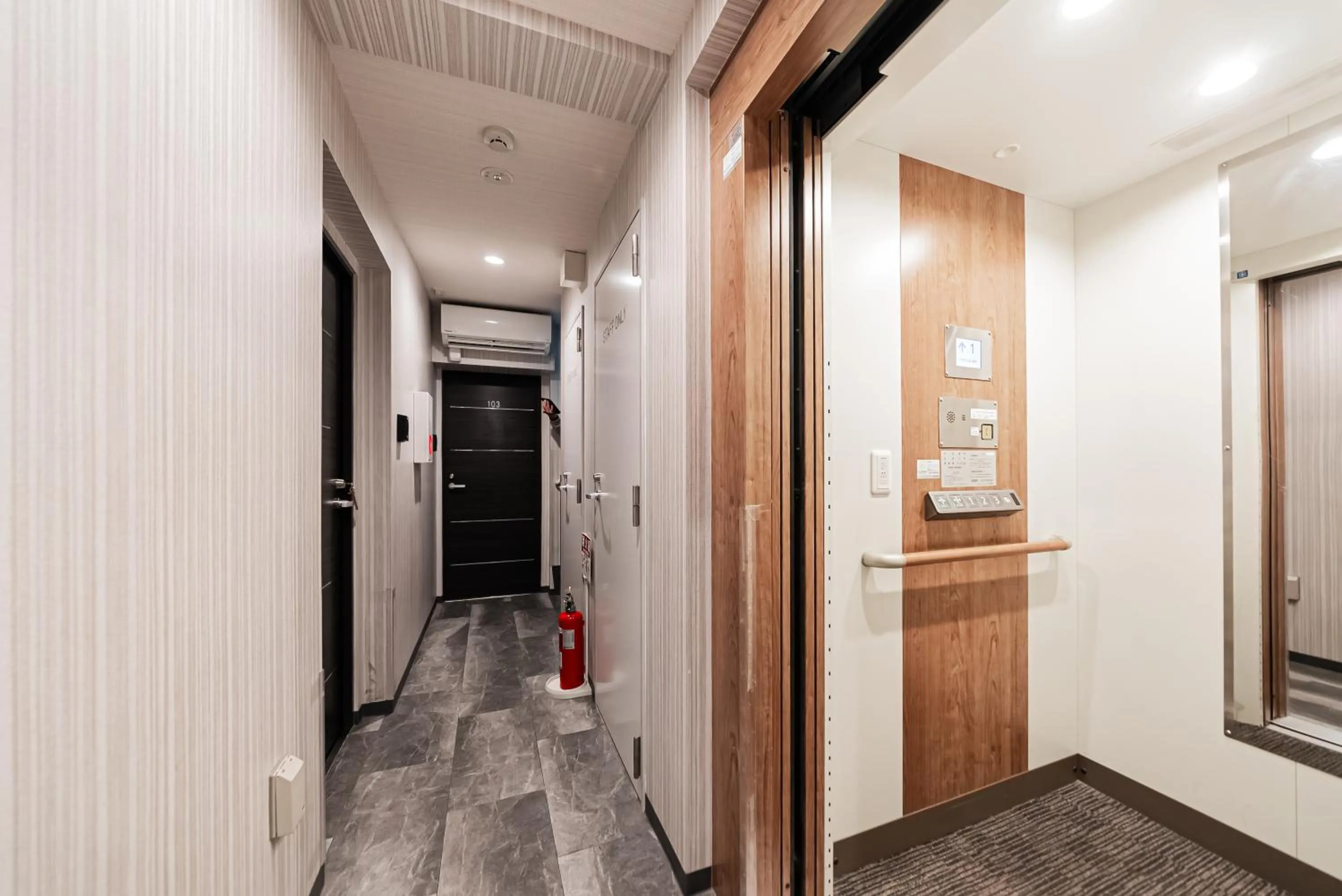 Property building in GLOU Higashi Shinjuku