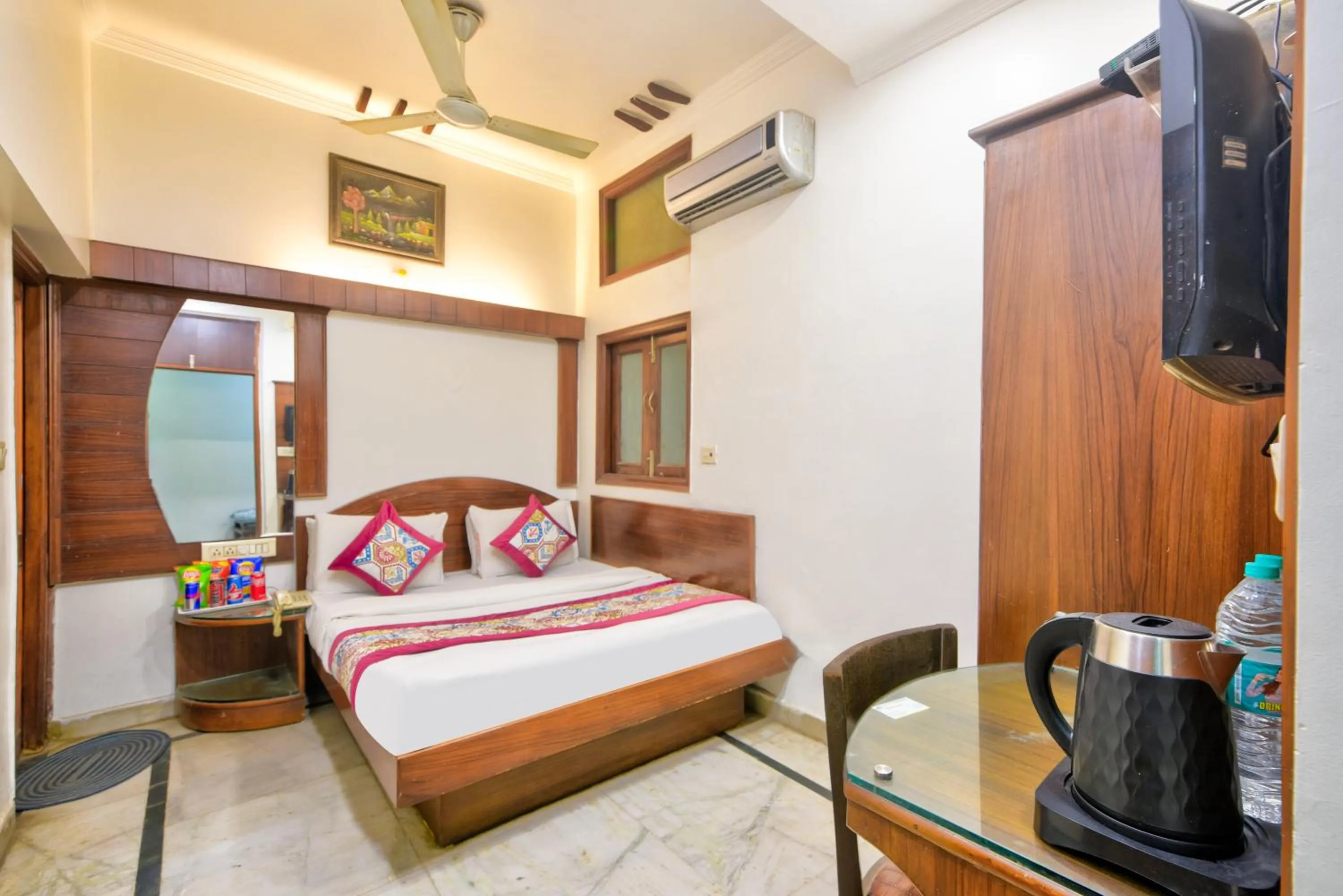 Bed in Hotel Maharani -New Delhi Railway Station - Paharganj