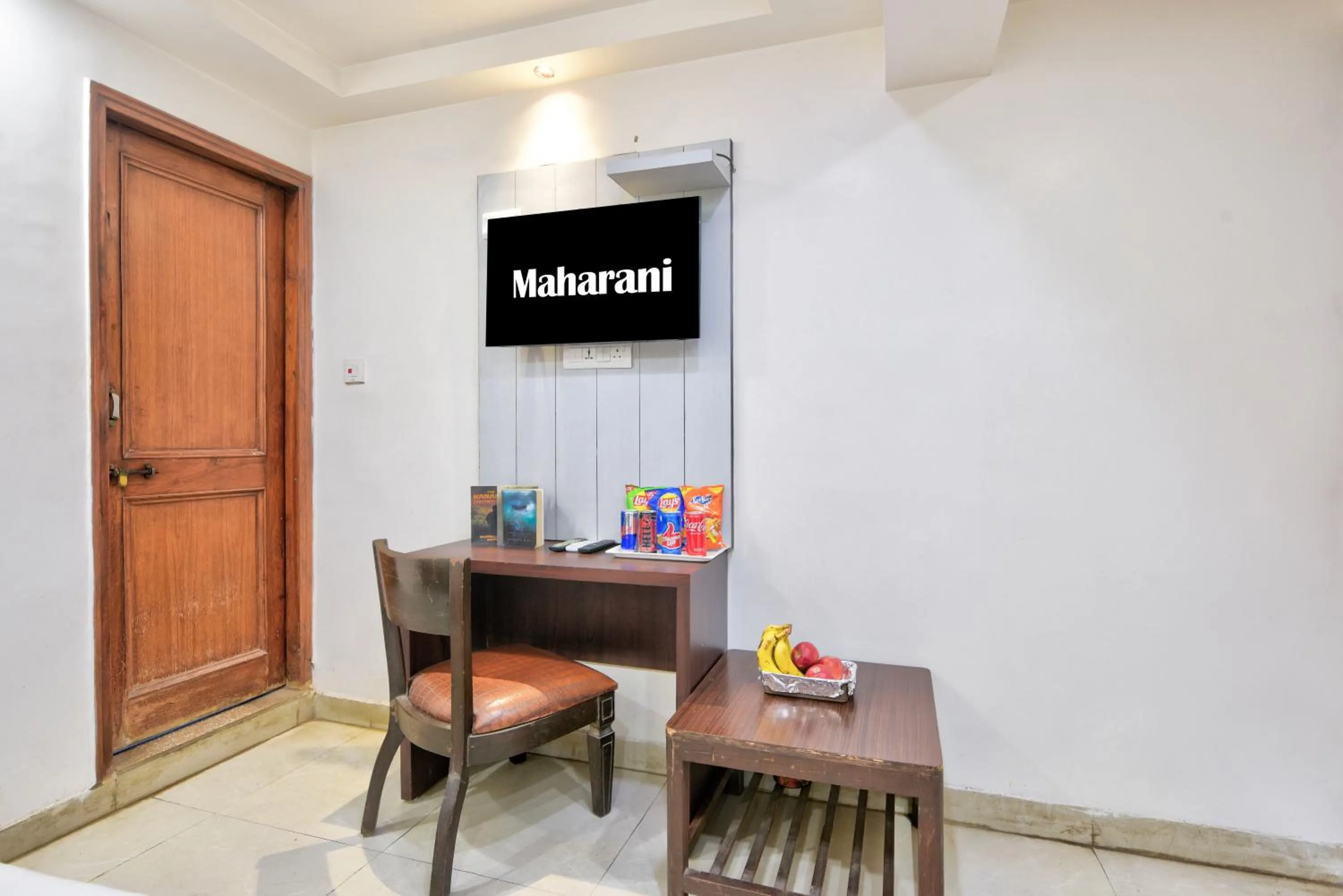Communal lounge/ TV room in Hotel Maharani -New Delhi Railway Station - Paharganj