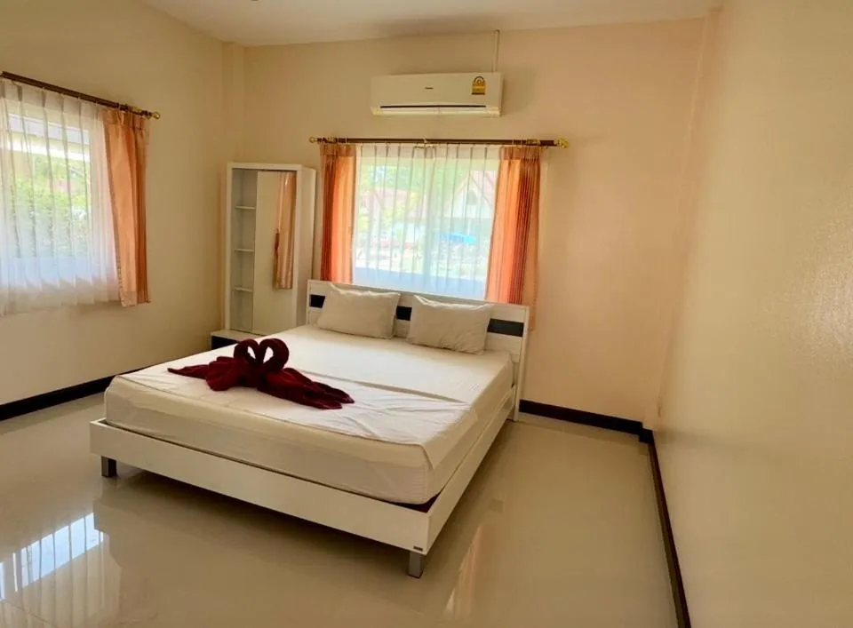 Bed in Ao Thong beach Resort