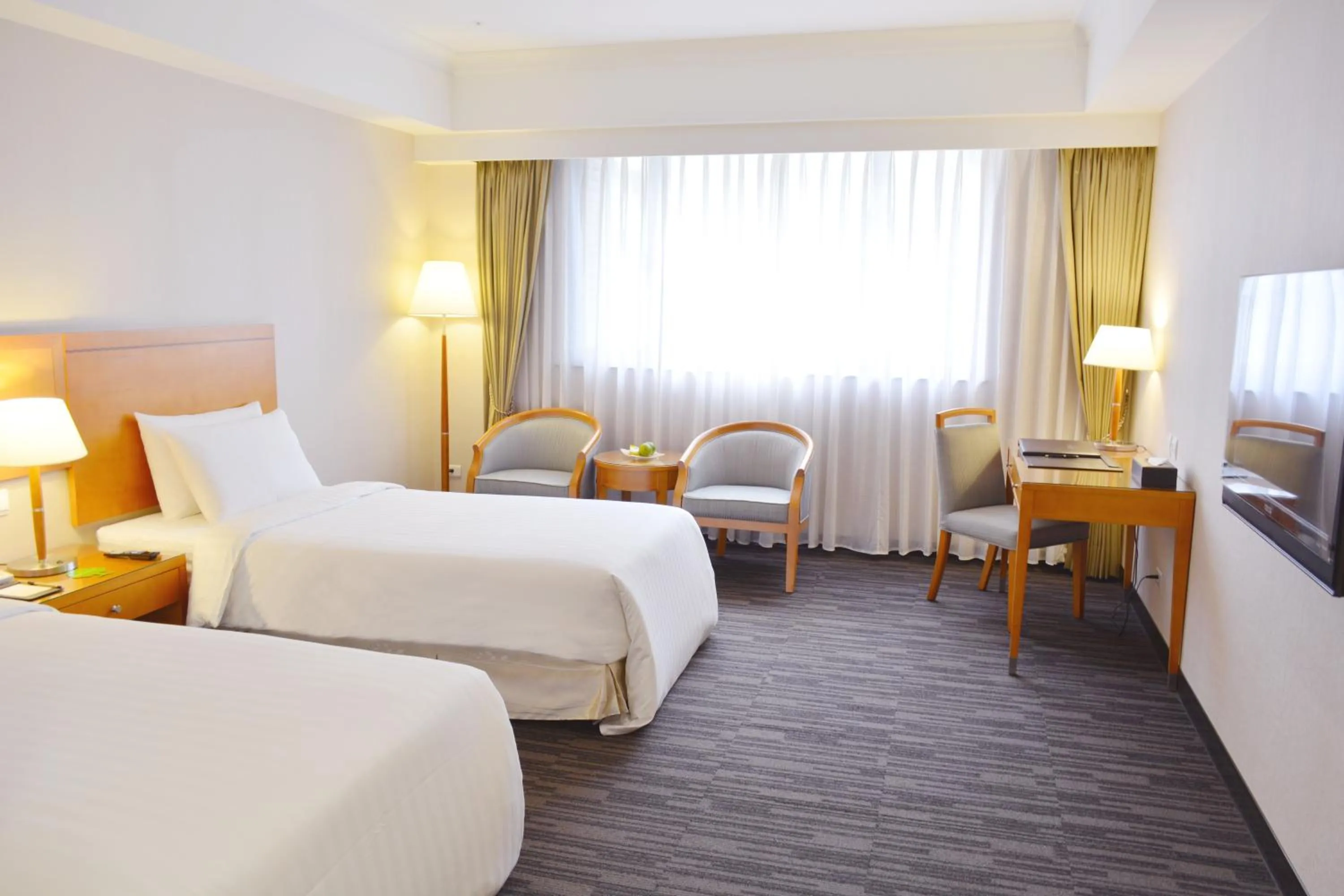 Photo of the whole room, Bed in Fushin Hotel Taichung