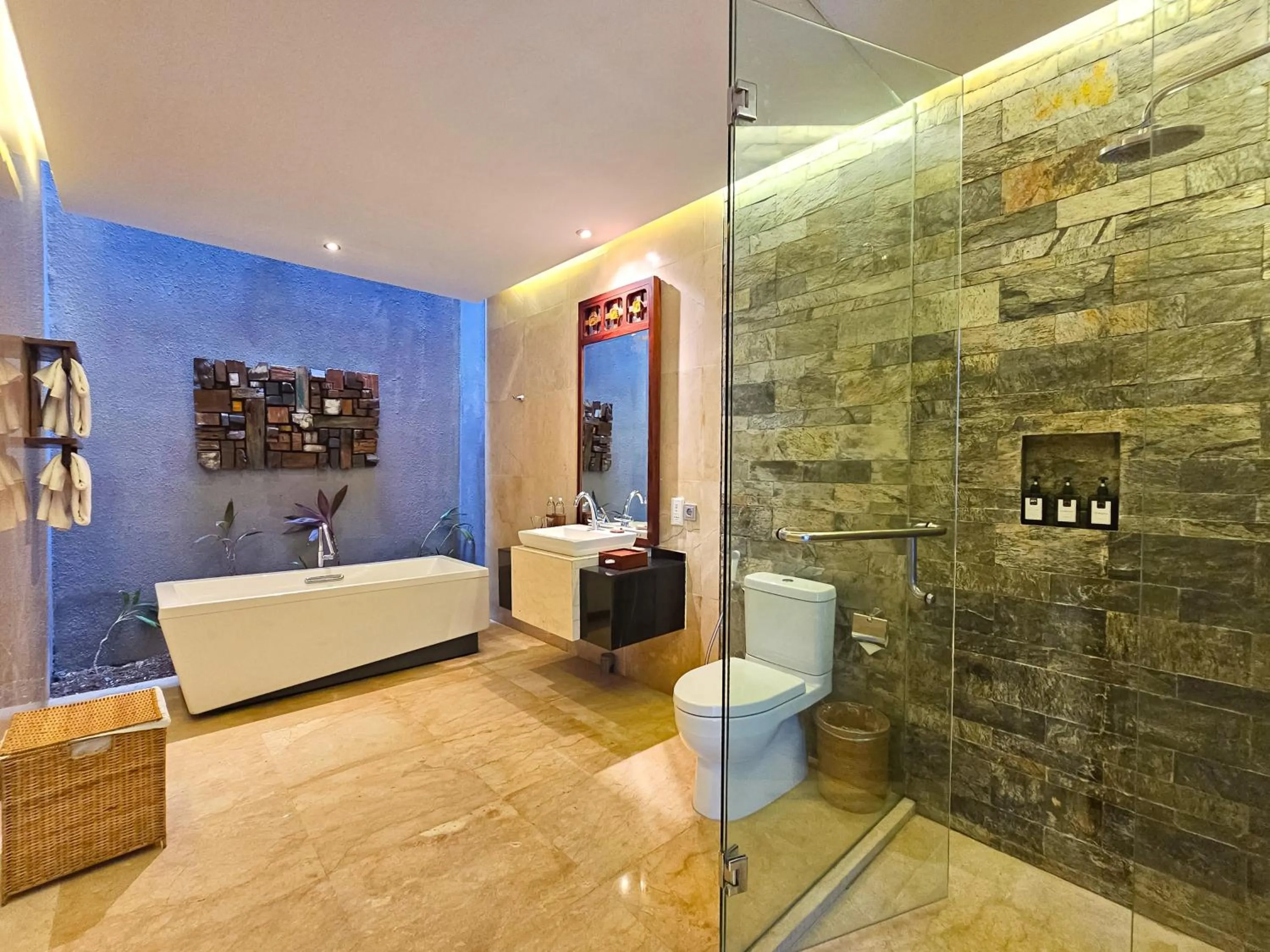 Shower in Seminyak Icon - by Karaniya Experience - CHSE certified