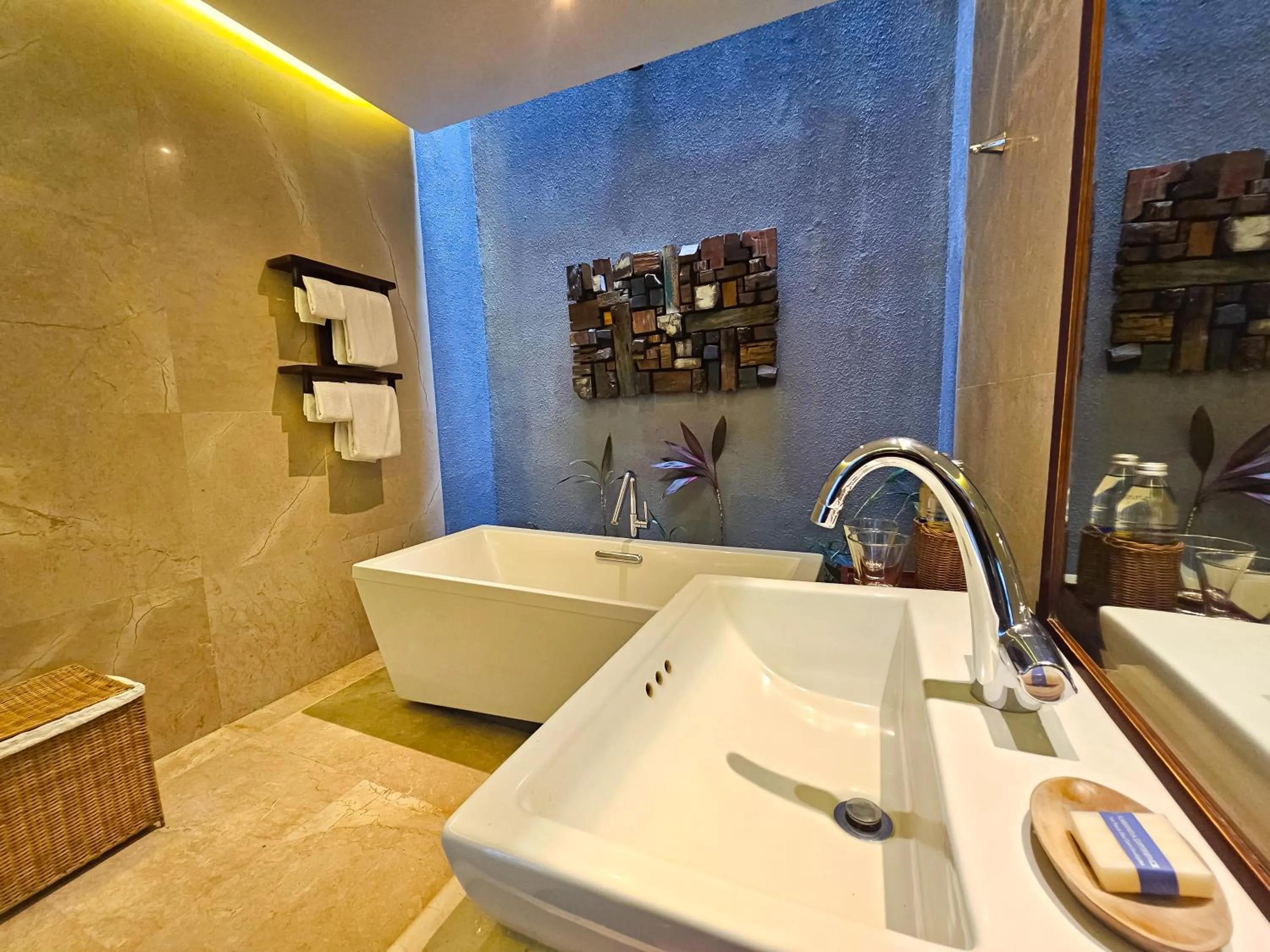 Shower in Seminyak Icon - by Karaniya Experience - CHSE certified