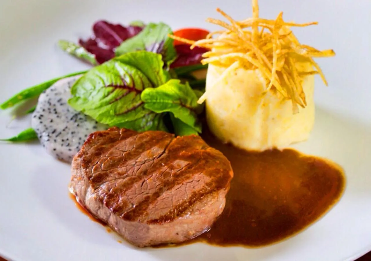 Food and drinks in Seminyak Icon - by Karaniya Experience - CHSE certified