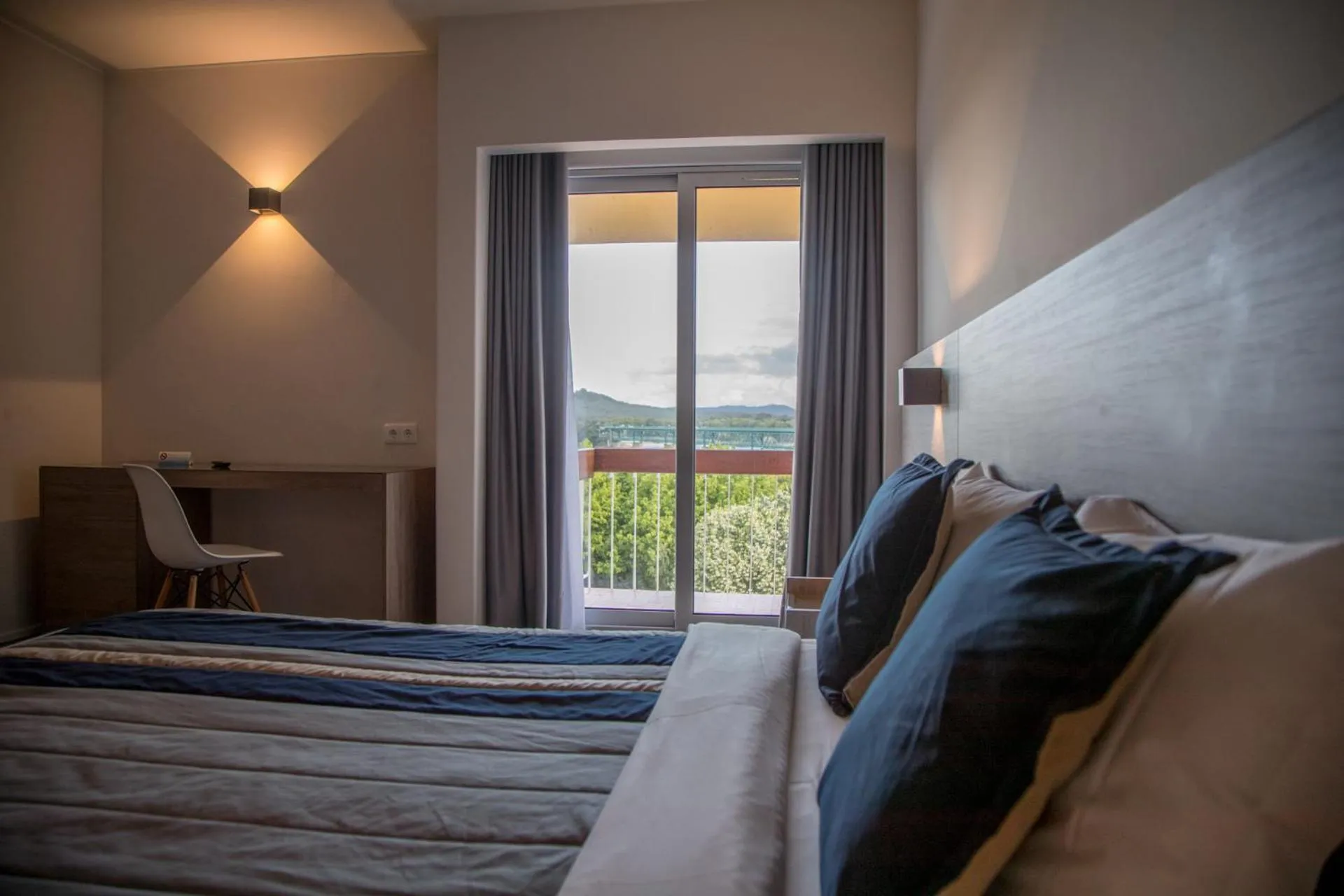 River view, Bed in Hotel do Parque