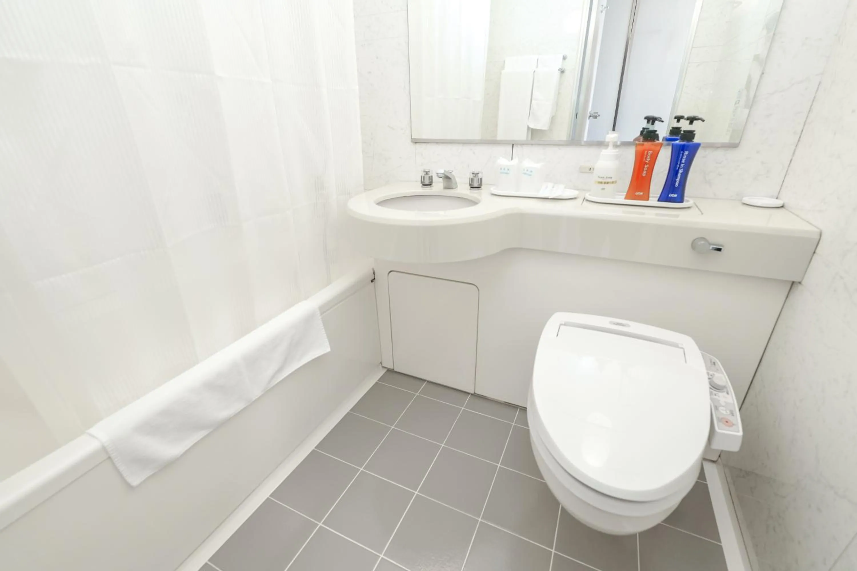 Toilet in Tendo Central Hotel