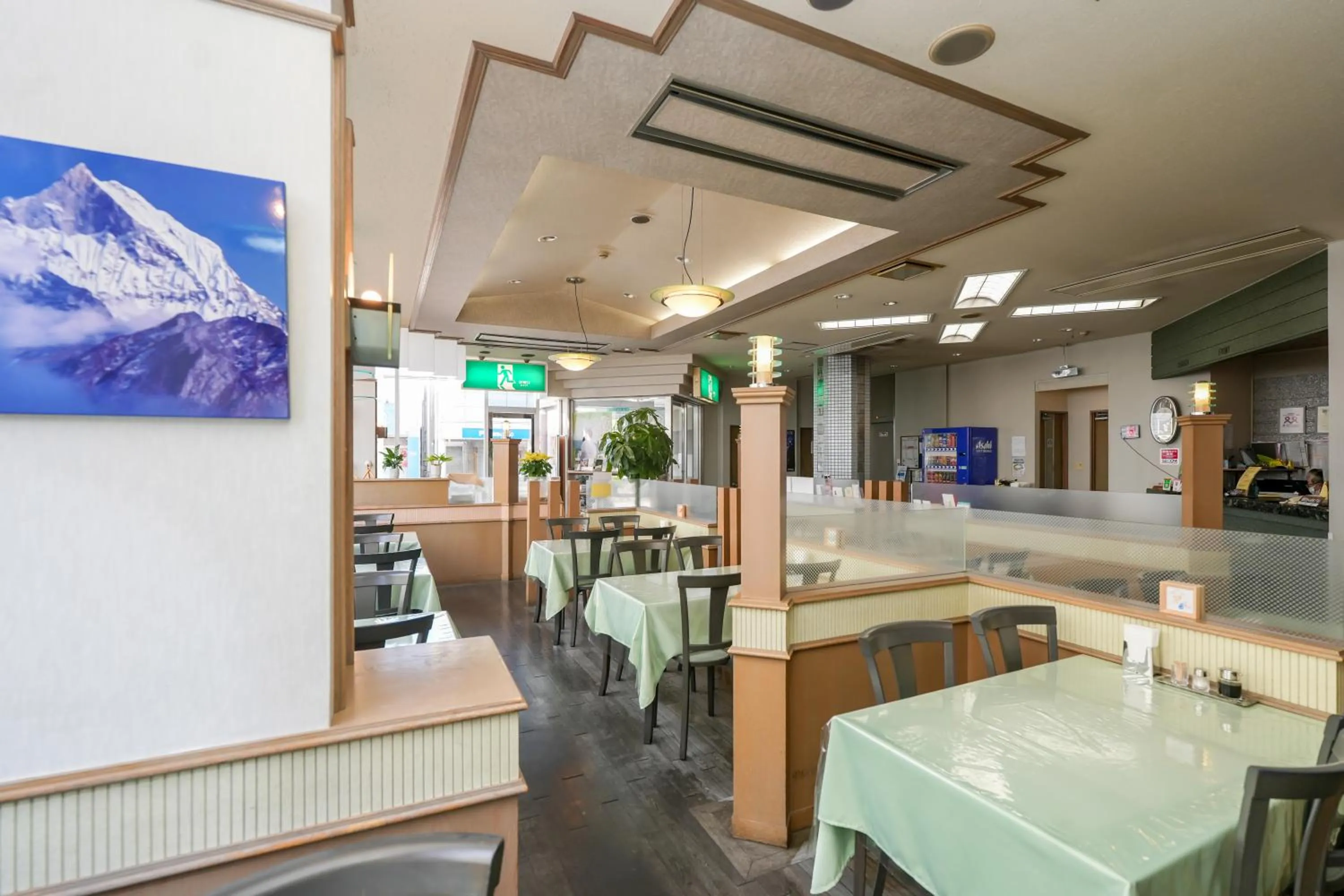 Restaurant/places to eat in Tendo Central Hotel